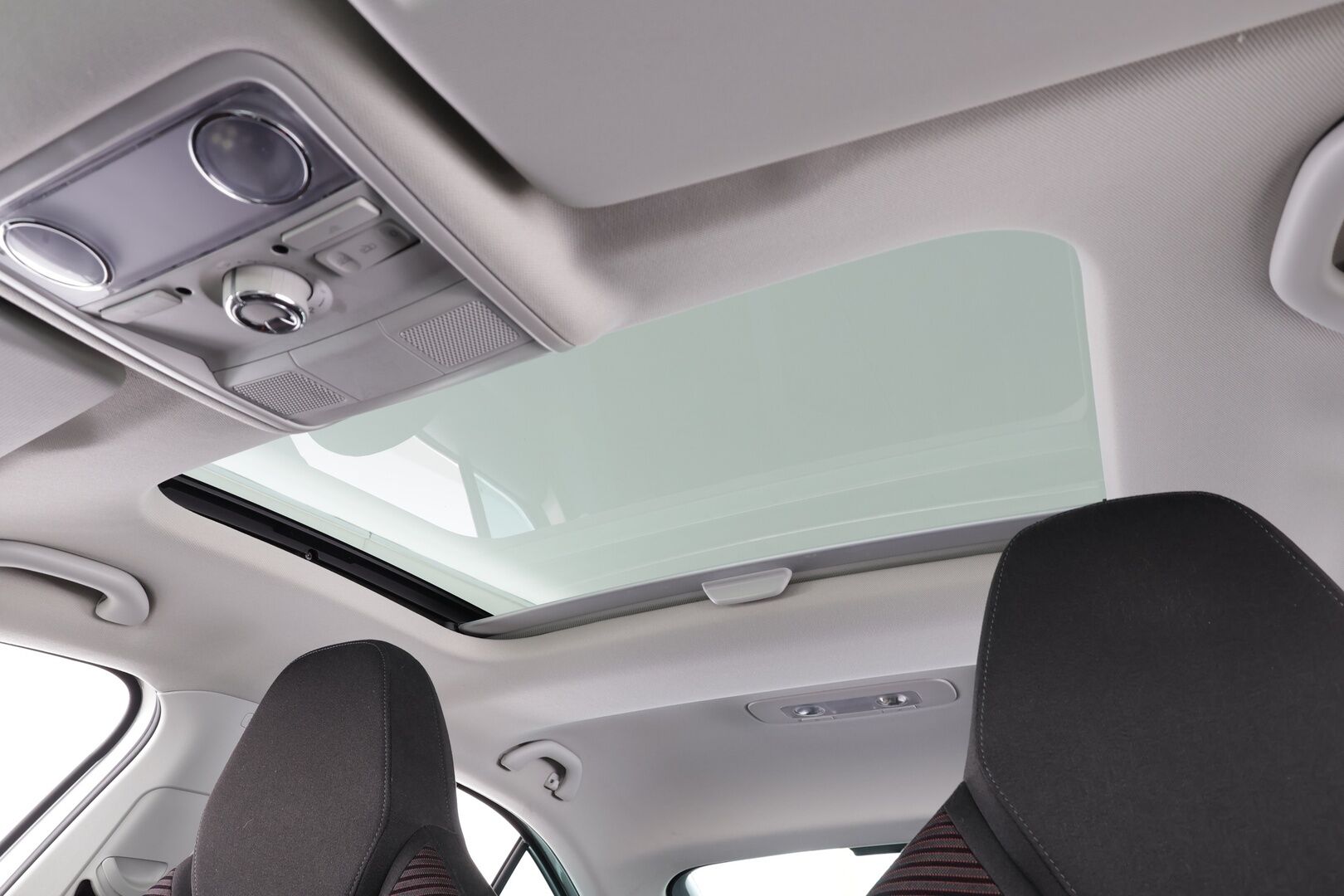 Skoda Octavia 2017 1,4 TSI Style DSG * Vakkari / P.tutkat / Lasikattoluukku / Sporttipenkit / Webasto / KeylessGo * - Suomi-auto / Kahdet renkaat aluvanteilla - HULLU BLACKWEEK KORKOTARJOUS 2,49%