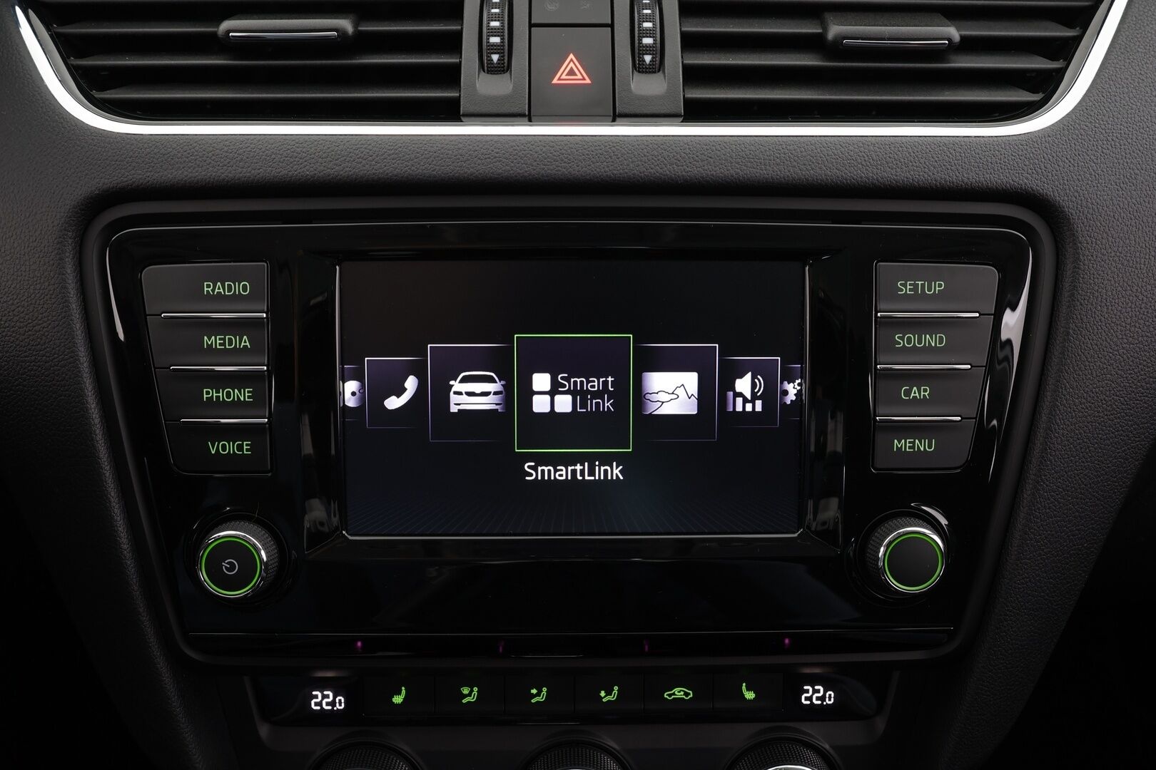 Skoda Octavia 2017 1,4 TSI Style DSG * Vakkari / P.tutkat / Lasikattoluukku / Sporttipenkit / Webasto / KeylessGo * - Suomi-auto / Kahdet renkaat aluvanteilla - HULLU BLACKWEEK KORKOTARJOUS 2,49%