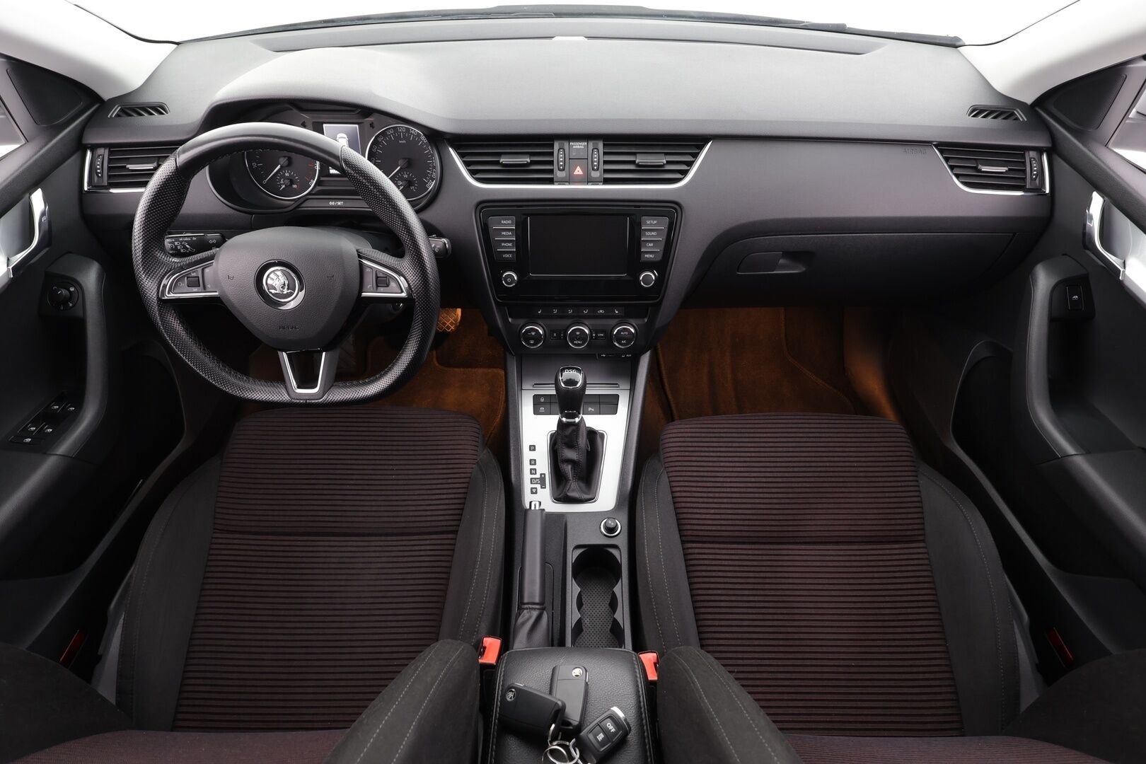 Skoda Octavia 2017 1,4 TSI Style DSG * Vakkari / P.tutkat / Lasikattoluukku / Sporttipenkit / Webasto / KeylessGo * - Suomi-auto / Kahdet renkaat aluvanteilla - HULLU BLACKWEEK KORKOTARJOUS 2,49%