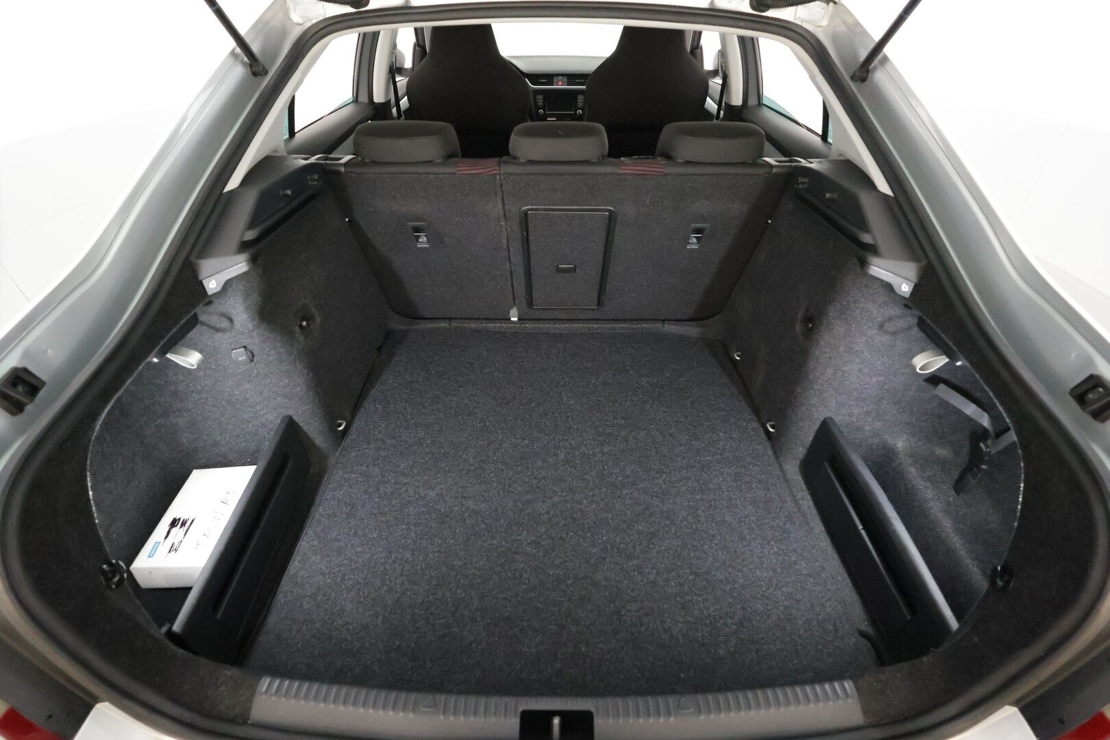 Skoda Octavia 2017 1,4 TSI Style DSG * Vakkari / P.tutkat / Lasikattoluukku / Sporttipenkit / Webasto / KeylessGo * - Suomi-auto / Kahdet renkaat aluvanteilla - HULLU BLACKWEEK KORKOTARJOUS 2,49%