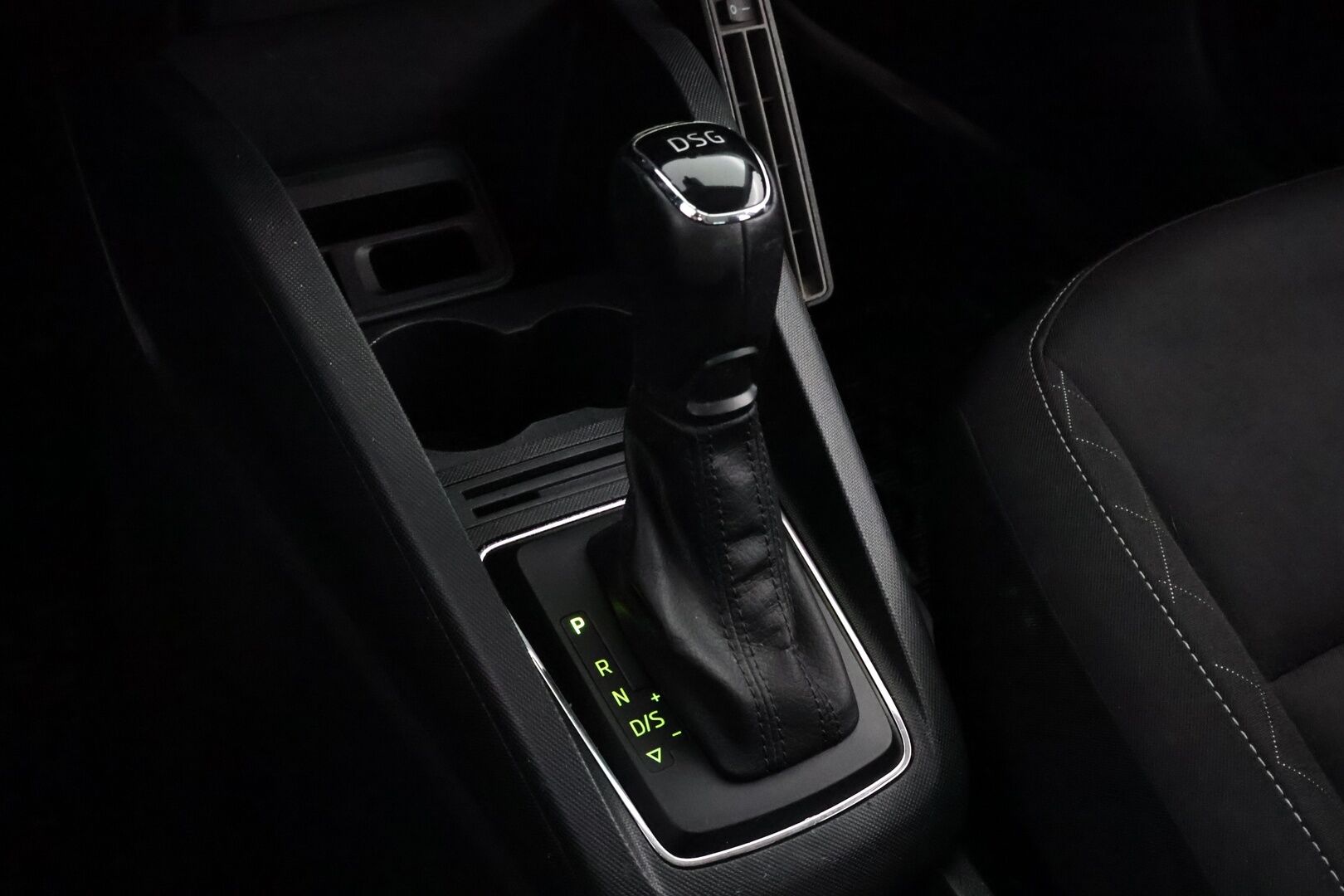 Skoda Fabia 2017 Combi 1,2 TSI 110 Style DSG Autom. - Suomiauto | Vakkari | Front Assist | Lohko & Sisäpistoke | Peruutustutkat | KeylessGo | 2x Renkaat Aluvantein!