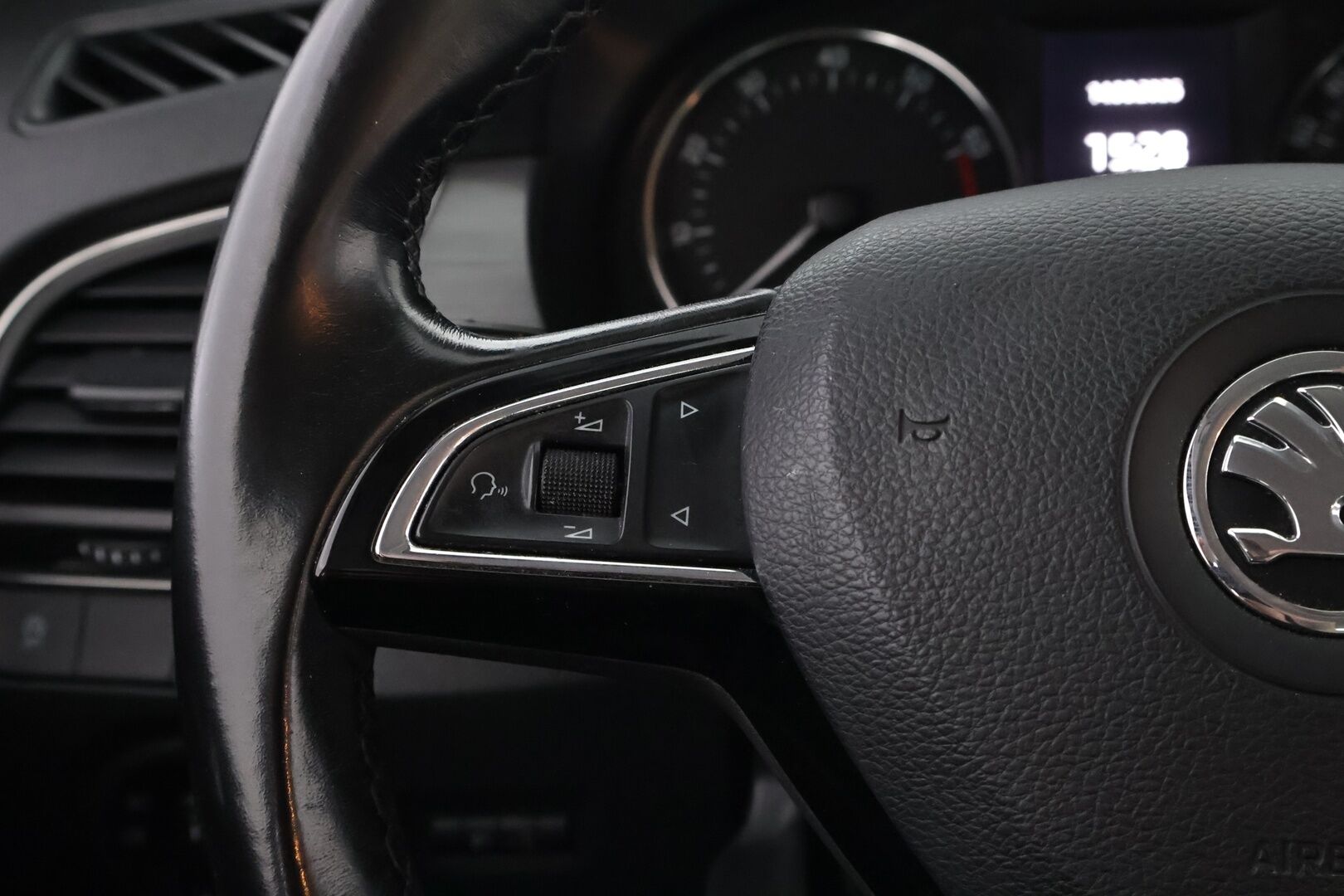 Skoda Fabia 2017 Combi 1,2 TSI 110 Style DSG Autom. - Suomiauto | Vakkari | Front Assist | Lohko & Sisäpistoke | Peruutustutkat | KeylessGo | 2x Renkaat Aluvantein!