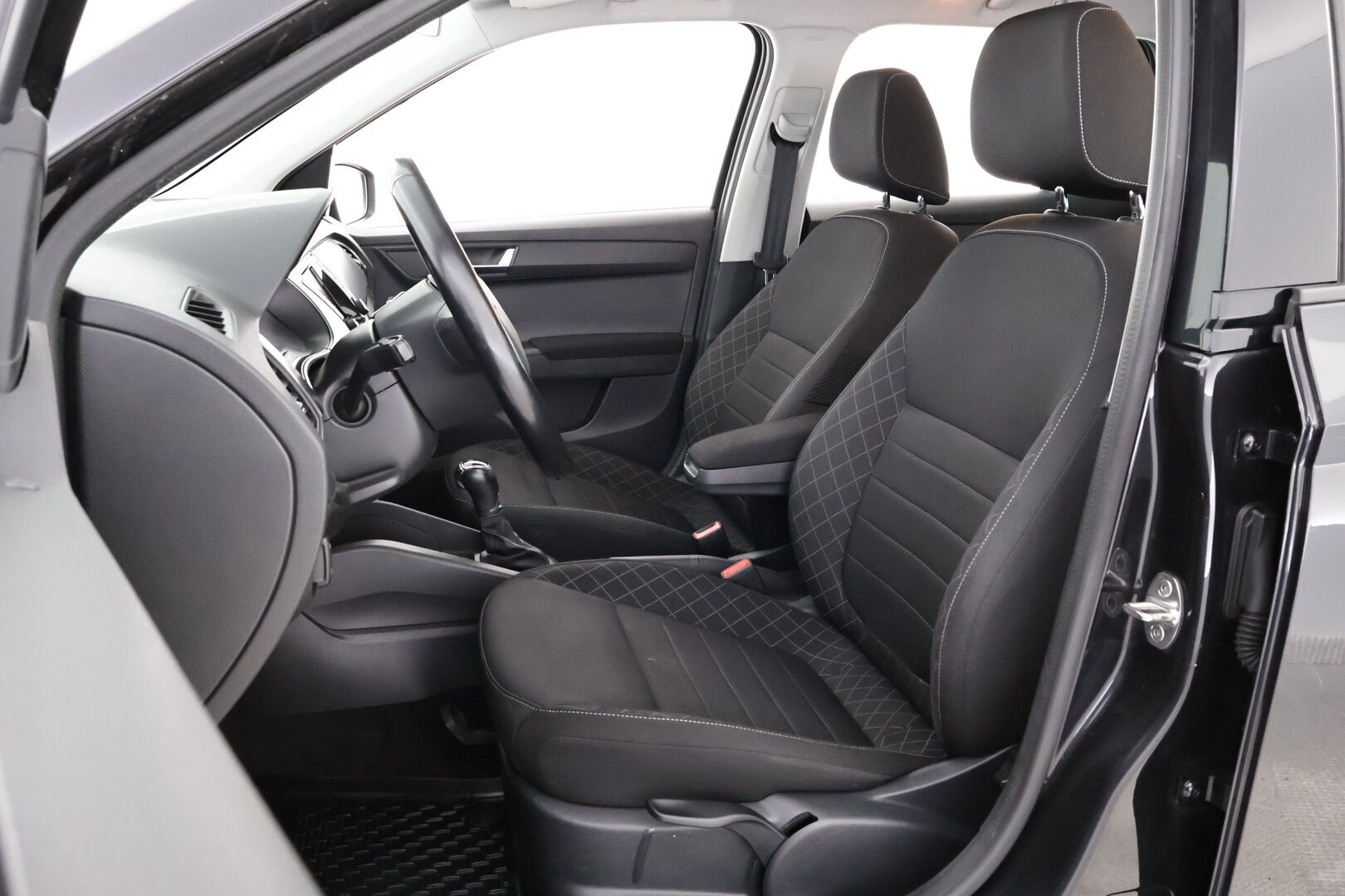 Skoda Fabia 2017 Combi 1,2 TSI 110 Style DSG Autom. - Suomiauto | Vakkari | Front Assist | Lohko & Sisäpistoke | Peruutustutkat | KeylessGo | 2x Renkaat Aluvantein!