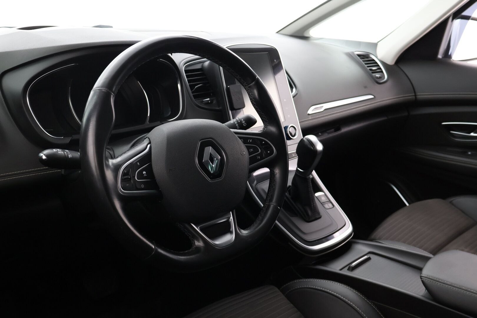 Renault Grand Scenic 2017 dCi 110 EDC7-aut Bose - |7-Paikkainen | Hierovapenkki | Navi | Panorama | HUD | Adapt.vakkari |