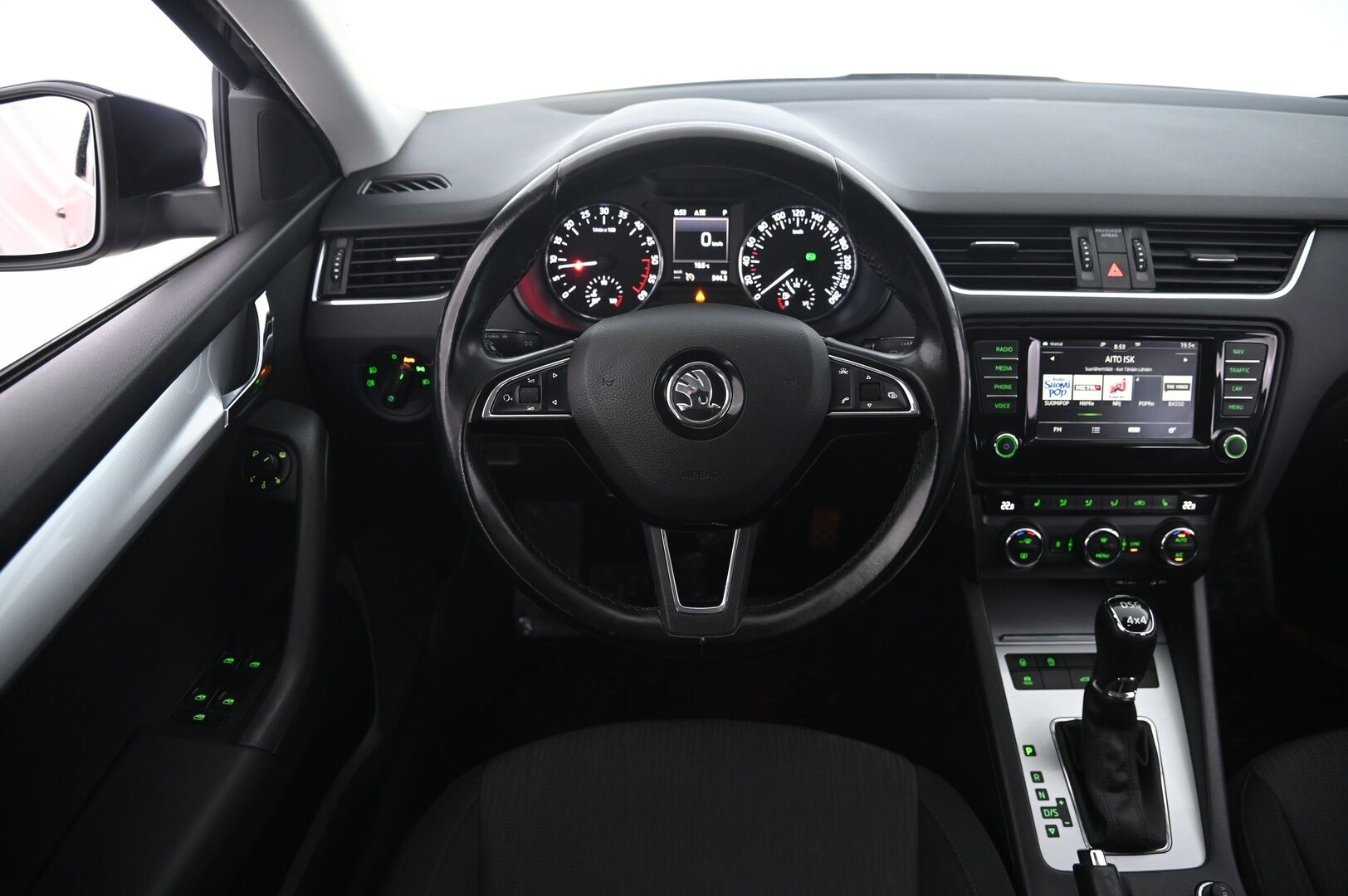 Skoda Octavia 2017 Combi 2,0 TDI 184 4x4 Style DSG - Juuri huollettu! | Webasto | Lämmitettävä Lasi | Navi | KeylessGo | SmartLink | Vetokoukku | Suomi-auto | 2xrenkaat alumiinivanteilla