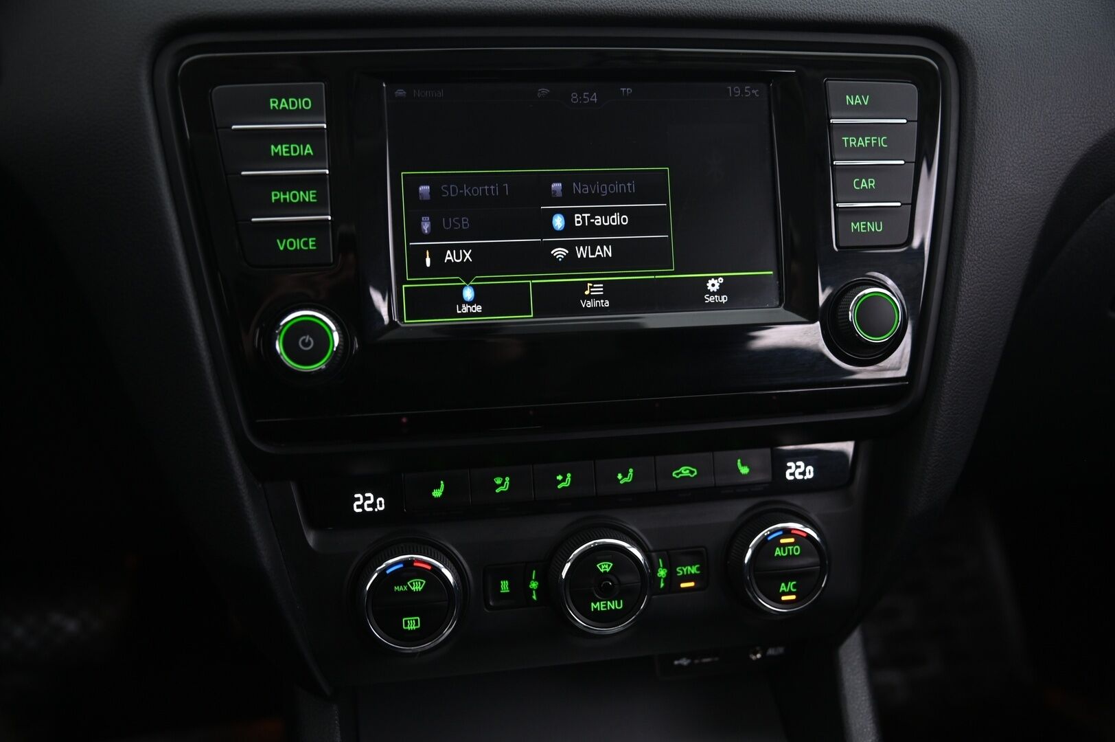 Skoda Octavia 2017 Combi 2,0 TDI 184 4x4 Style DSG - Juuri huollettu! | Webasto | Lämmitettävä Lasi | Navi | KeylessGo | SmartLink | Vetokoukku | Suomi-auto | 2xrenkaat alumiinivanteilla