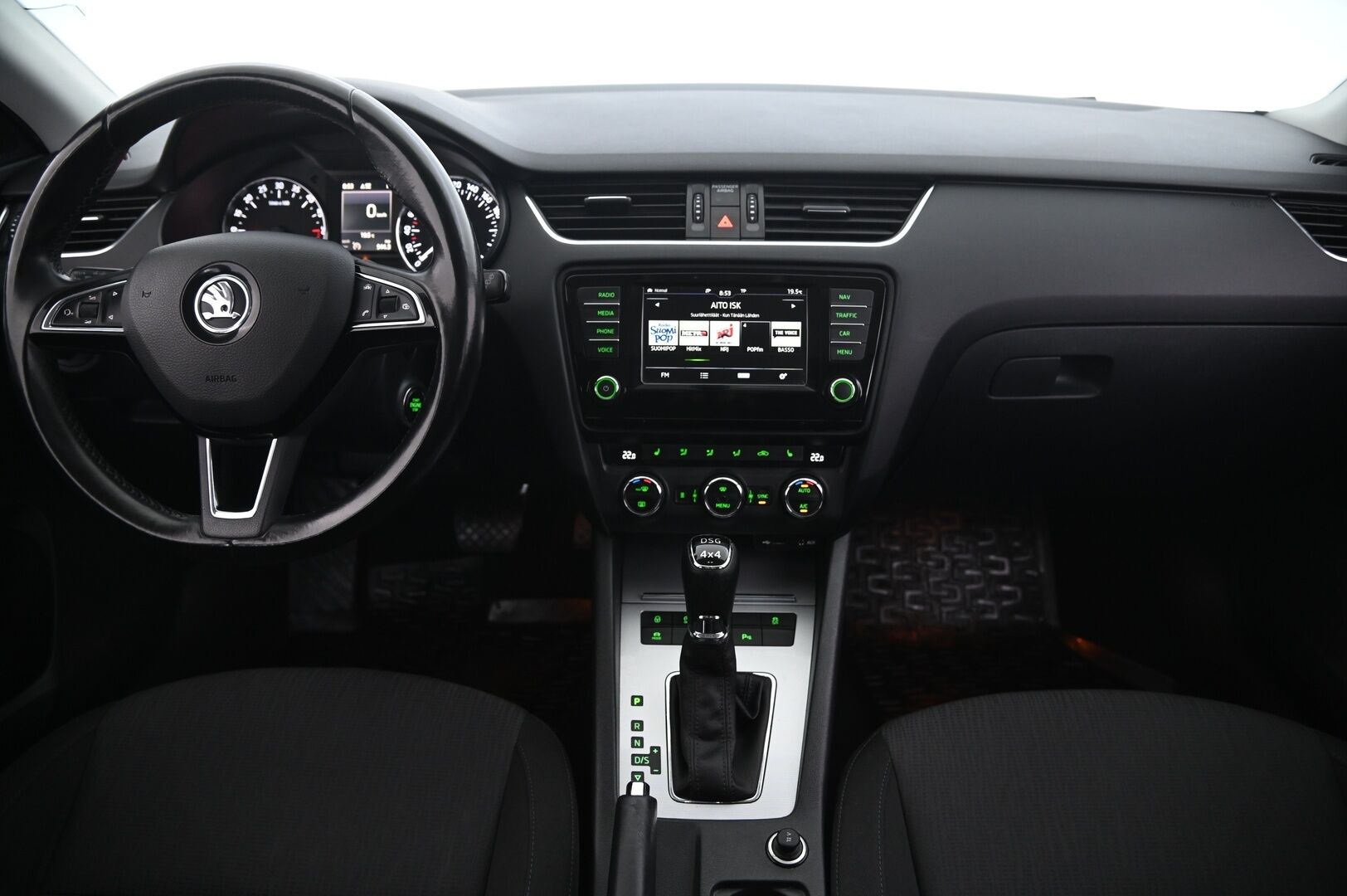 Skoda Octavia 2017 Combi 2,0 TDI 184 4x4 Style DSG - Juuri huollettu! | Webasto | Lämmitettävä Lasi | Navi | KeylessGo | SmartLink | Vetokoukku | Suomi-auto | 2xrenkaat alumiinivanteilla