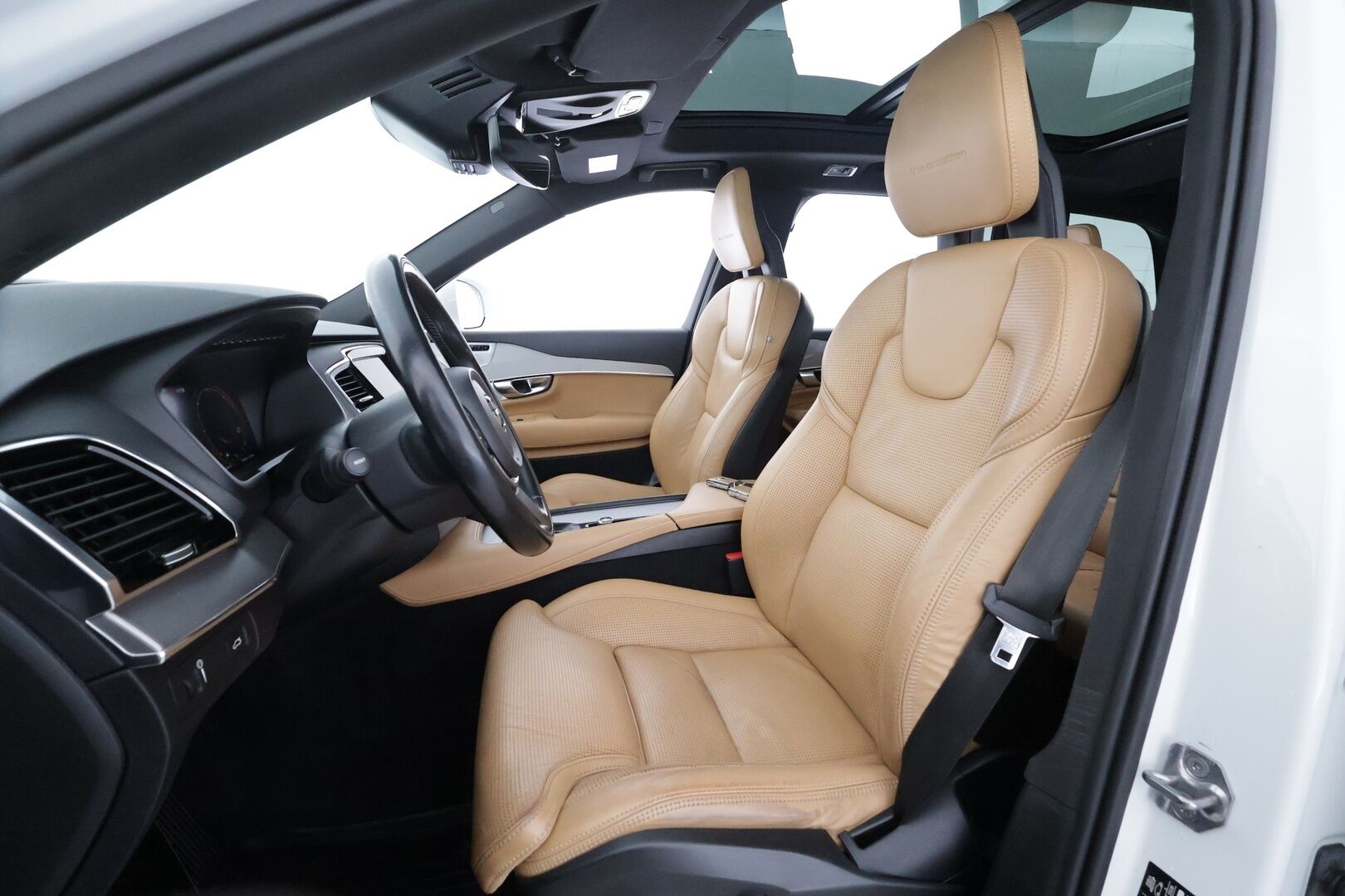 Volvo XC90 2017 D5 AWD Inscription aut - | Pilot assist | Webasto | Koukku | B&W | Muistipenkit | 360-Kamera | Full-LED | HUD | Panorama | Ilmastoidut Sporttinahat | Keyless | Apple&Android | Suomi-auto | Kahdet Renkaat | Merkkihuollettu |
