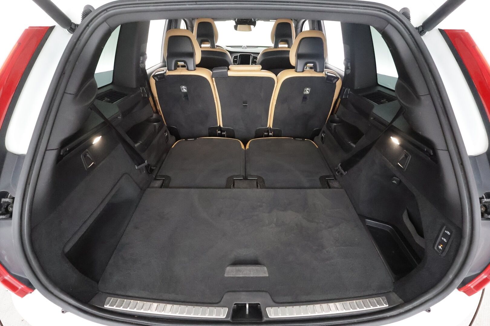 Volvo XC90 2017 D5 AWD Inscription aut - | Pilot assist | Webasto | Koukku | B&W | Muistipenkit | 360-Kamera | Full-LED | HUD | Panorama | Ilmastoidut Sporttinahat | Keyless | Apple&Android | Suomi-auto | Kahdet Renkaat | Merkkihuollettu |