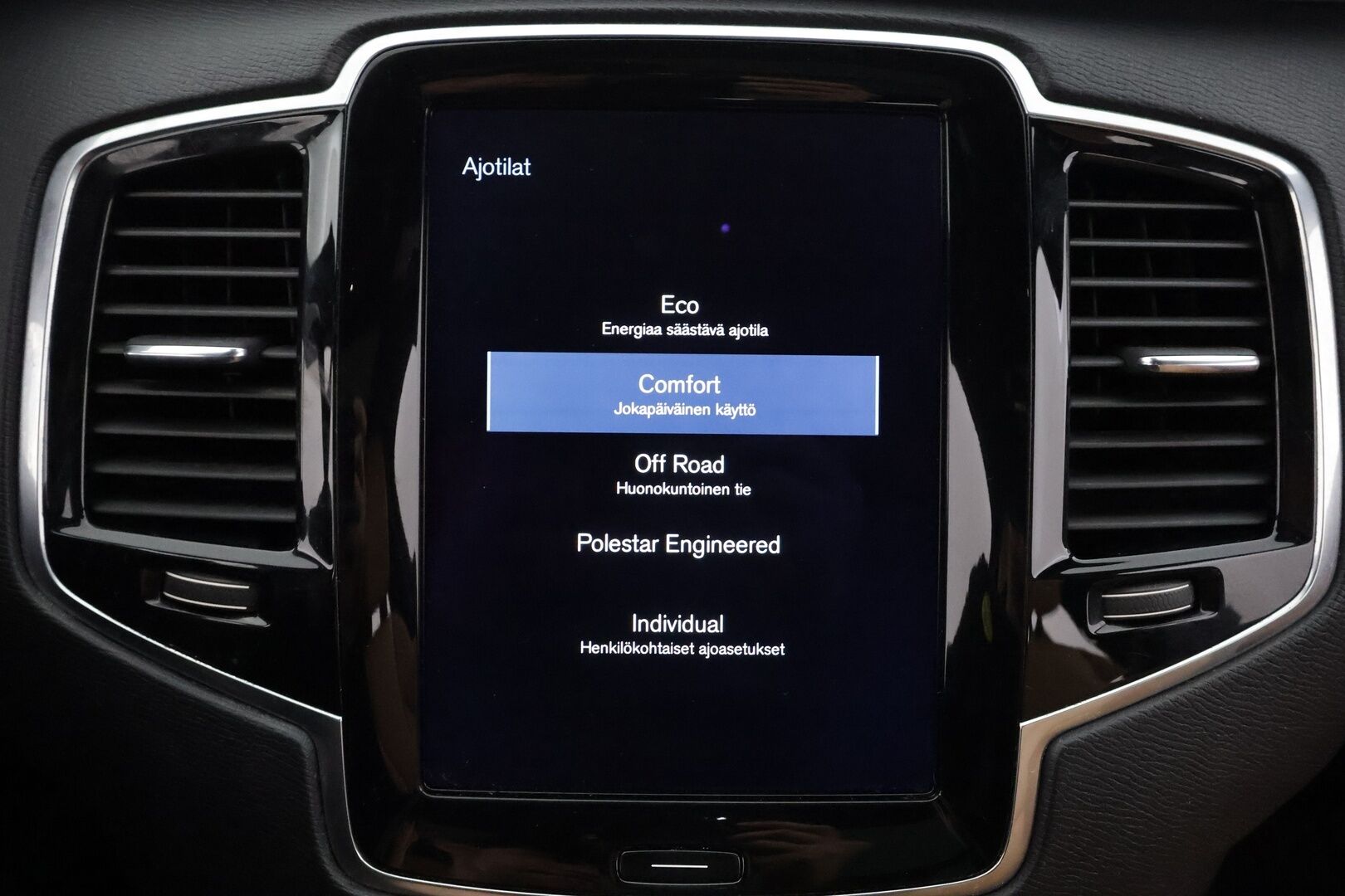 Volvo XC90 2017 D5 AWD Inscription aut - | Pilot assist | Webasto | Koukku | B&W | Muistipenkit | 360-Kamera | Full-LED | HUD | Panorama | Ilmastoidut Sporttinahat | Keyless | Apple&Android | Suomi-auto | Kahdet Renkaat | Merkkihuollettu |
