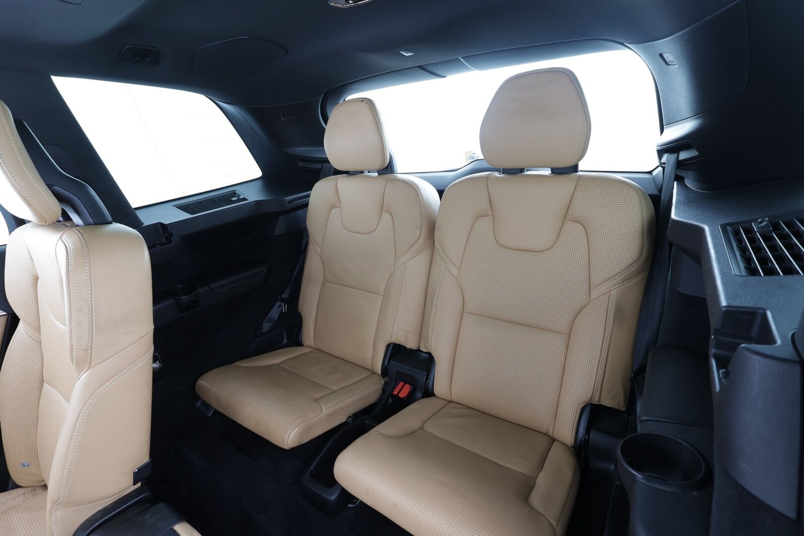 Volvo XC90 2017 D5 AWD Inscription aut - | Pilot assist | Webasto | Koukku | B&W | Muistipenkit | 360-Kamera | Full-LED | HUD | Panorama | Ilmastoidut Sporttinahat | Keyless | Apple&Android | Suomi-auto | Kahdet Renkaat | Merkkihuollettu |