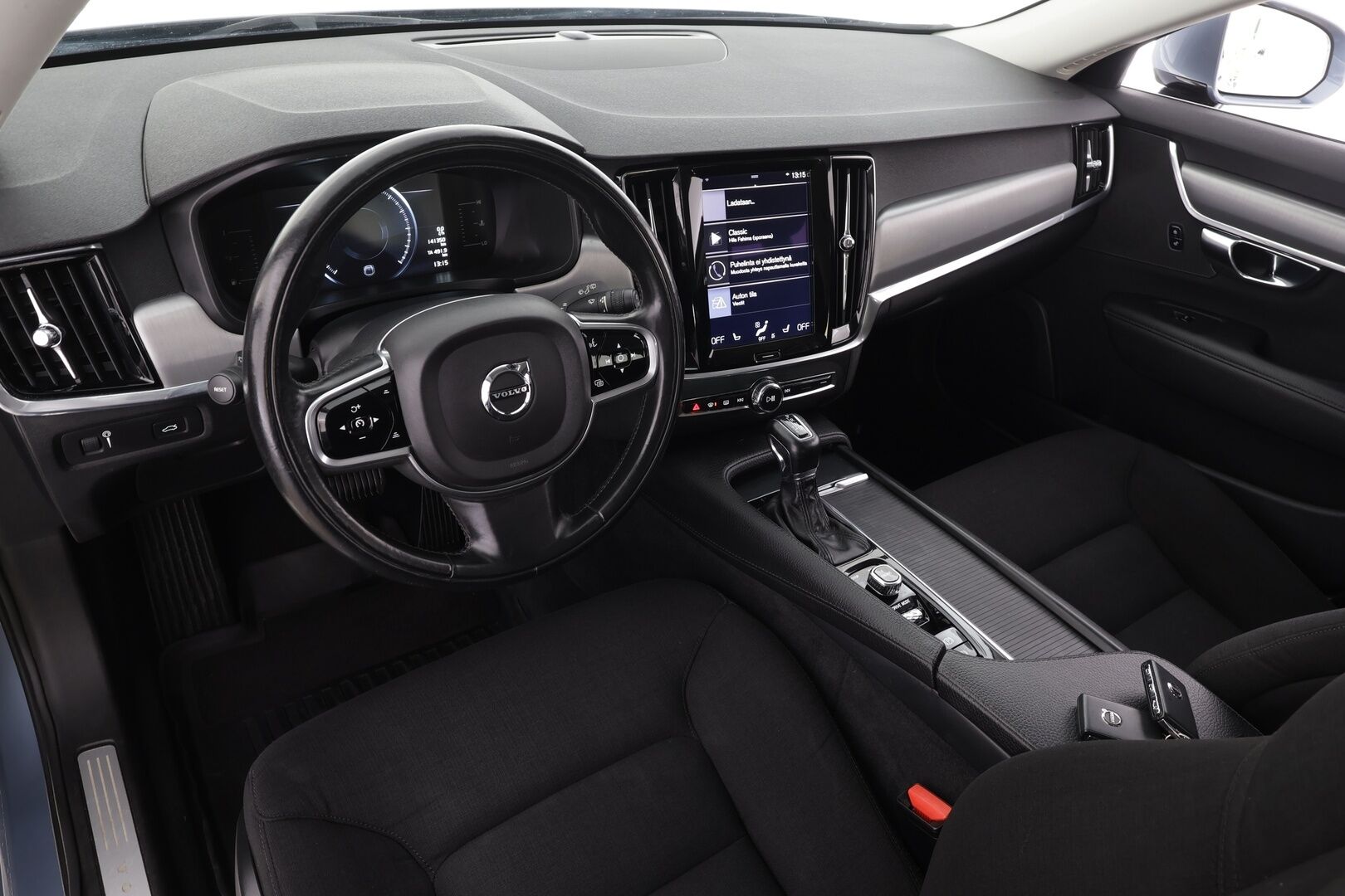 Volvo V90 2017 D4 AWD Business aut * ACC / P.kamera / Webasto / Koukku / LED / Navi / KeylessGo / Sähköluukku * - Suomi-auto / Kahdet renkaat aluvanteilla