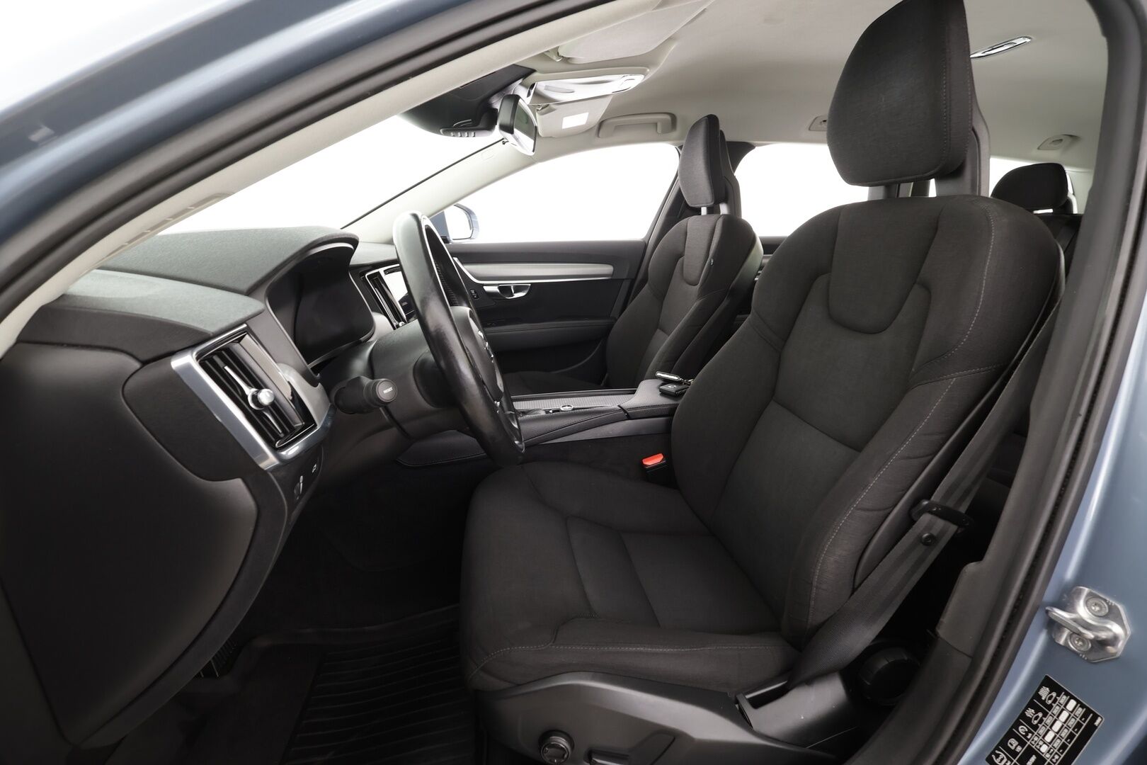 Volvo V90 2017 D4 AWD Business aut * ACC / P.kamera / Webasto / Koukku / LED / Navi / KeylessGo / Sähköluukku * - Suomi-auto / Kahdet renkaat aluvanteilla