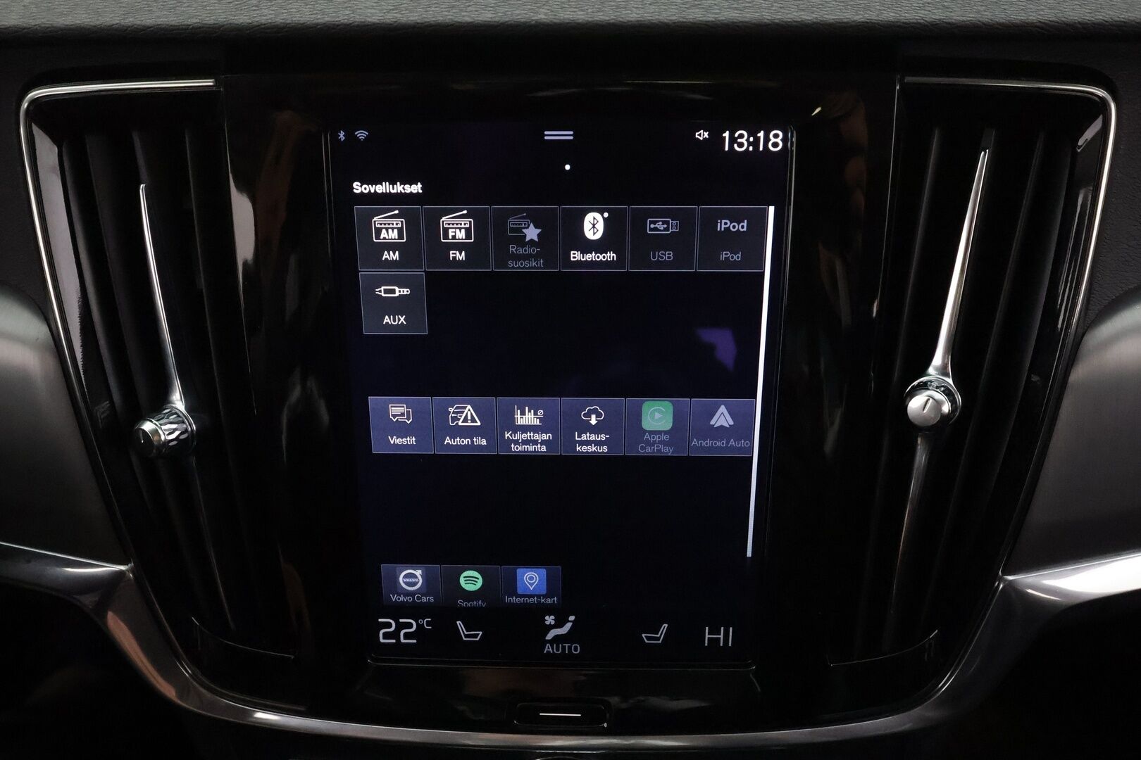 Volvo V90 2017 D4 AWD Business aut * ACC / P.kamera / Webasto / Koukku / LED / Navi / KeylessGo / Sähköluukku * - Suomi-auto / Kahdet renkaat aluvanteilla