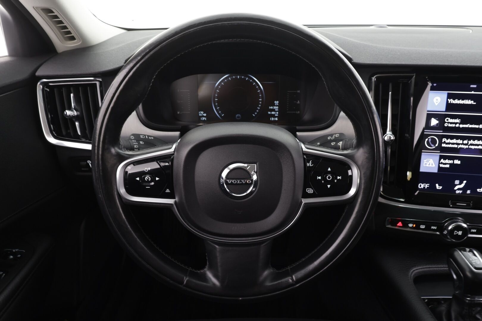 Volvo V90 2017 D4 AWD Business aut * ACC / P.kamera / Webasto / Koukku / LED / Navi / KeylessGo / Sähköluukku * - Suomi-auto / Kahdet renkaat aluvanteilla