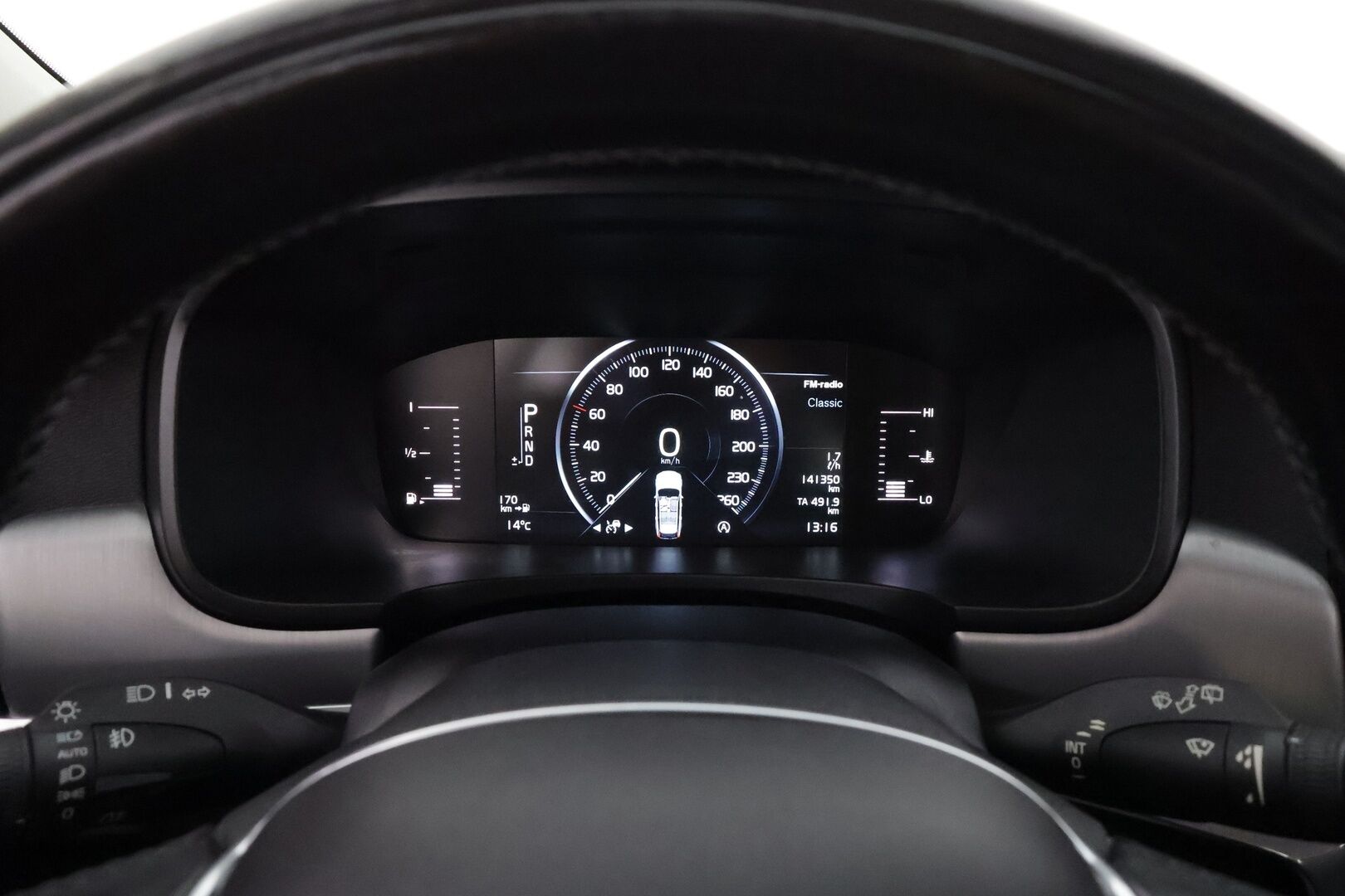 Volvo V90 2017 D4 AWD Business aut * ACC / P.kamera / Webasto / Koukku / LED / Navi / KeylessGo / Sähköluukku * - Suomi-auto / Kahdet renkaat aluvanteilla