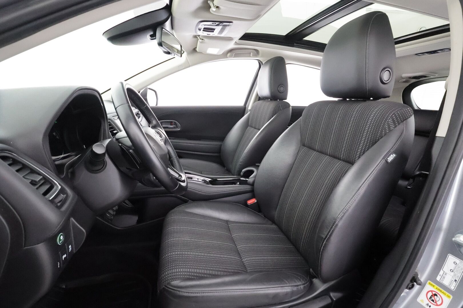 Honda HR-V 2017 1,5 Executive CVT - | Panorama | Koukku | Puolinahat | LED | Keyless | P.kamera | Kaistavahti | Vakkari | City Brake System | Bluetooth | 2x renkaat aluin | 