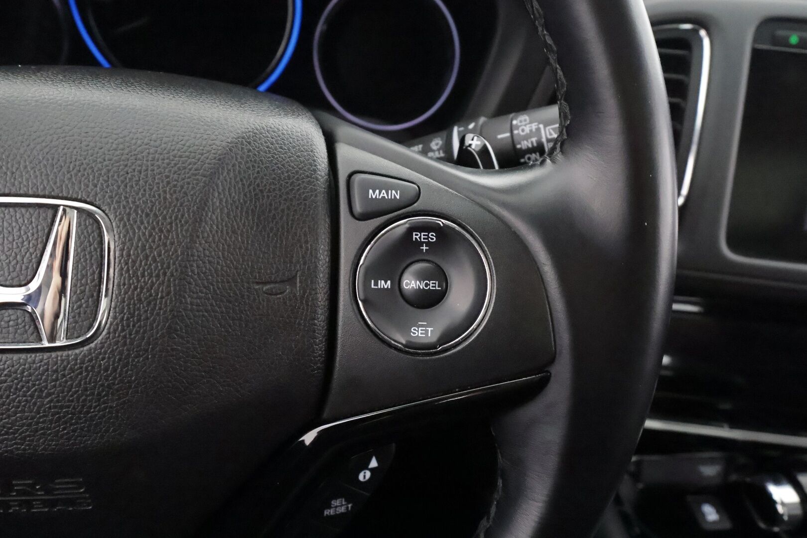 Honda HR-V 2017 1,5 Executive CVT - | Panorama | Koukku | Puolinahat | LED | Keyless | P.kamera | Kaistavahti | Vakkari | City Brake System | Bluetooth | 2x renkaat aluin | 