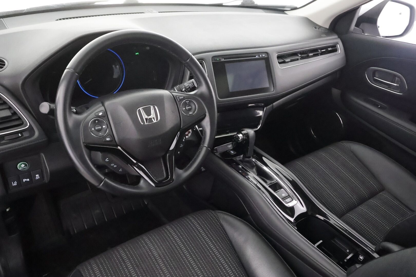 Honda HR-V 2017 1,5 Executive CVT - | Panorama | Koukku | Puolinahat | LED | Keyless | P.kamera | Kaistavahti | Vakkari | City Brake System | Bluetooth | 2x renkaat aluin | 