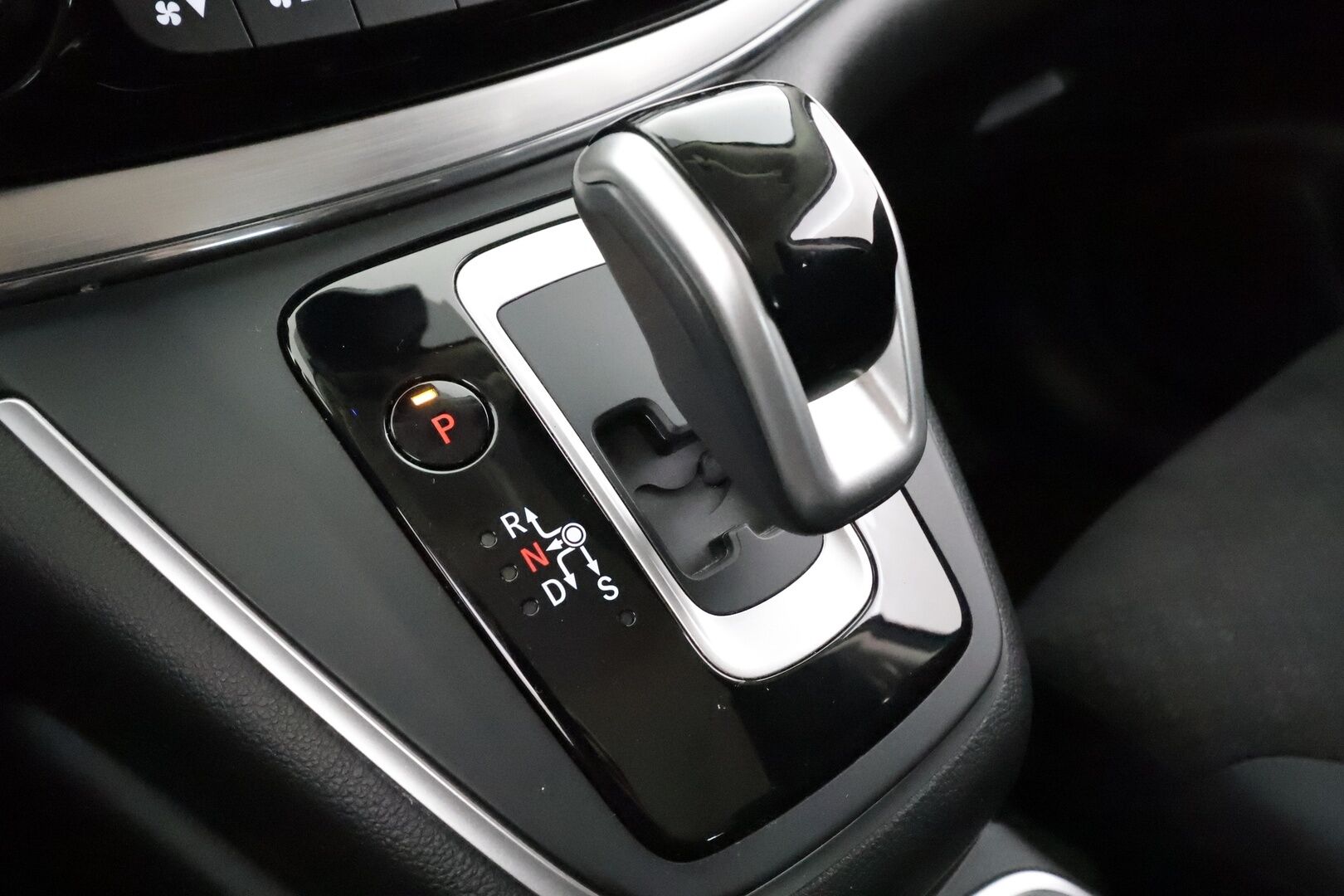 Honda CR-V 2017 1,6 Diesel Elegance Plus AT * 1.Om Suomi-auto / Vakkari / P.kamera / Webasto / Koukku / Navi * - Kahdet renkaat aluvanteilla - HULLU BLACKWEEK KORKOTARJOUS 2,49%