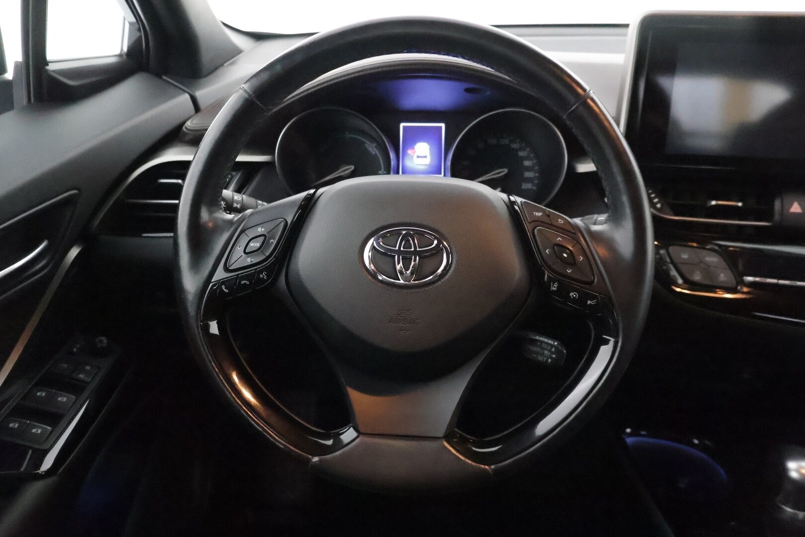 Toyota C-HR 2017 1,8 Hybrid Premium ** Webasto / Adapt. vakkari / Keyless / P.kamera / Kaistavahti ** - Merkkihuollettu / 