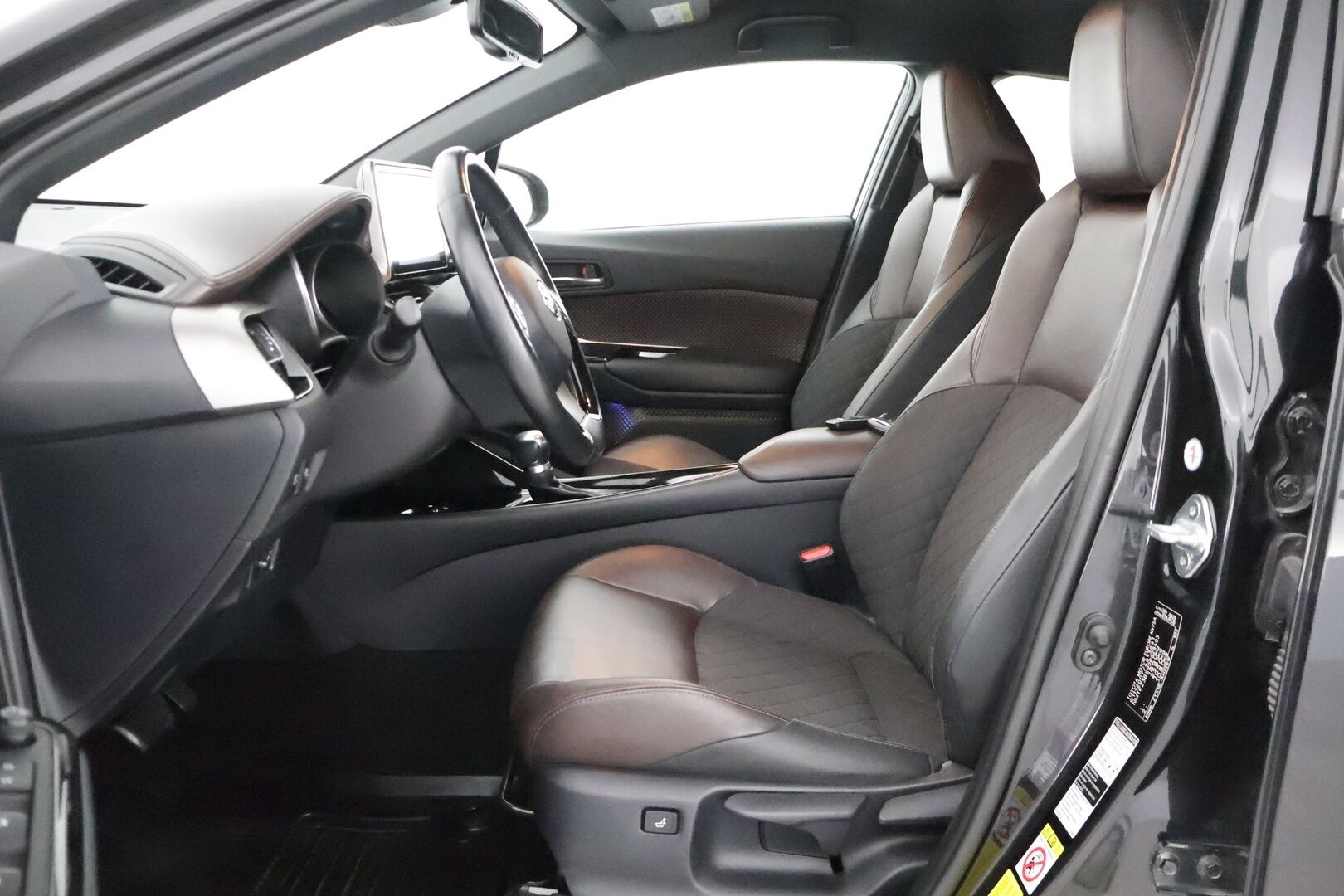 Toyota C-HR 2017 1,8 Hybrid Premium ** Webasto / Adapt. vakkari / Keyless / P.kamera / Kaistavahti ** - Merkkihuollettu / 