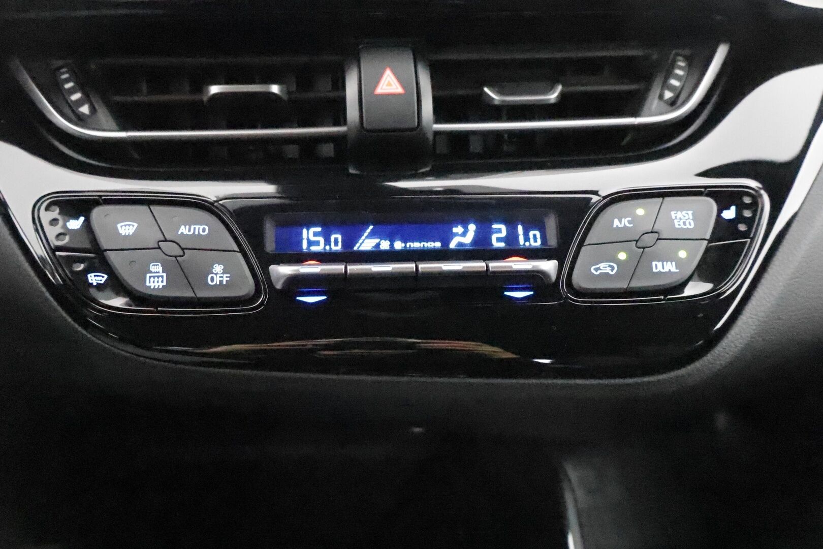 Toyota C-HR 2017 1,8 Hybrid Premium ** Webasto / Adapt. vakkari / Keyless / P.kamera / Kaistavahti ** - Merkkihuollettu / 
