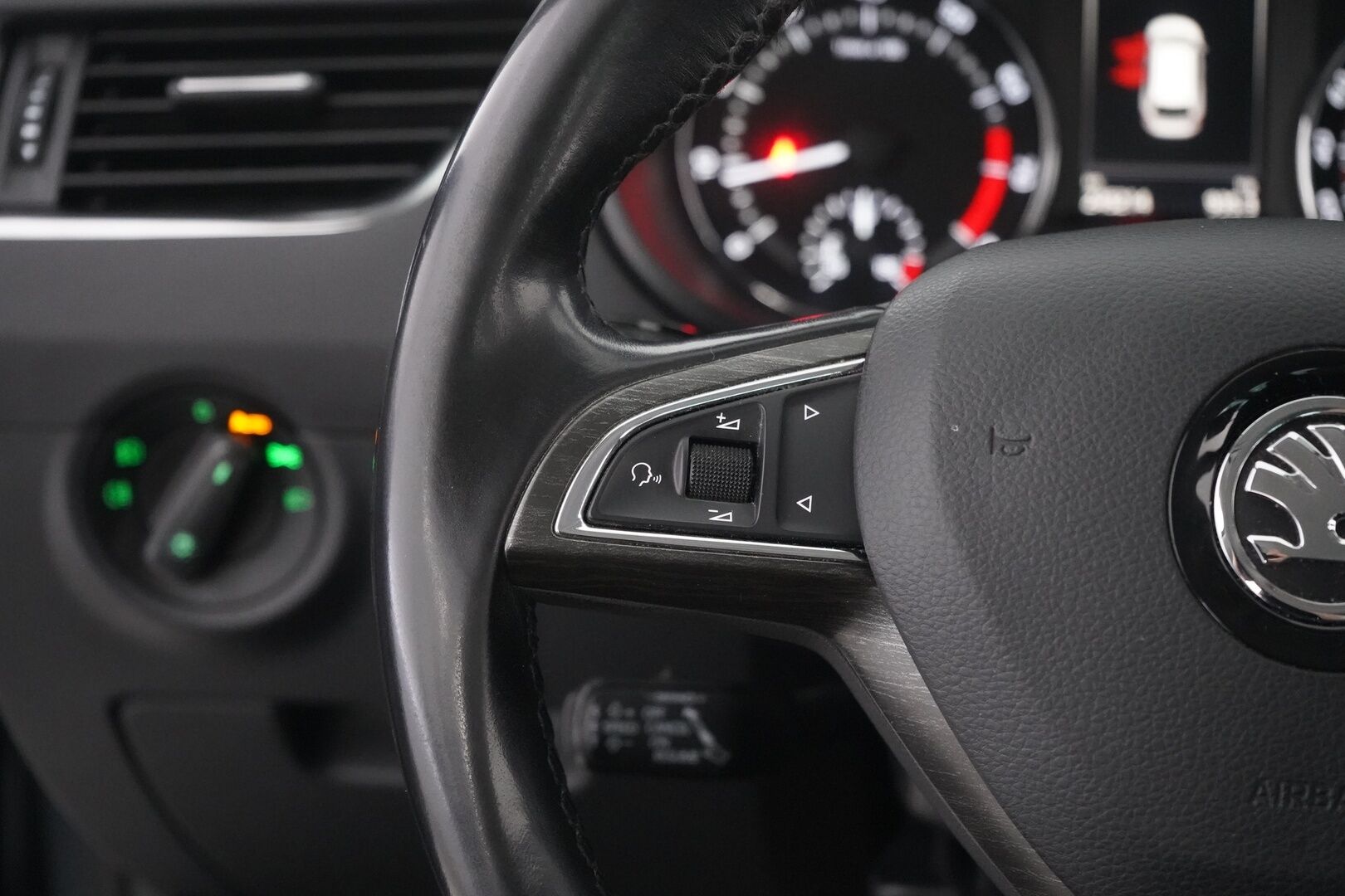 Skoda Octavia 2017 Combi 1,8 TSI 4x4 Scout DSG Autom. - | ACC | Webasto | Keyless | Koukku | Sähkökontti | Navi | Appconnect | Suomi-auto | Kahdet renkaat alumiinivanteilla | Särmä huoltohistoria |