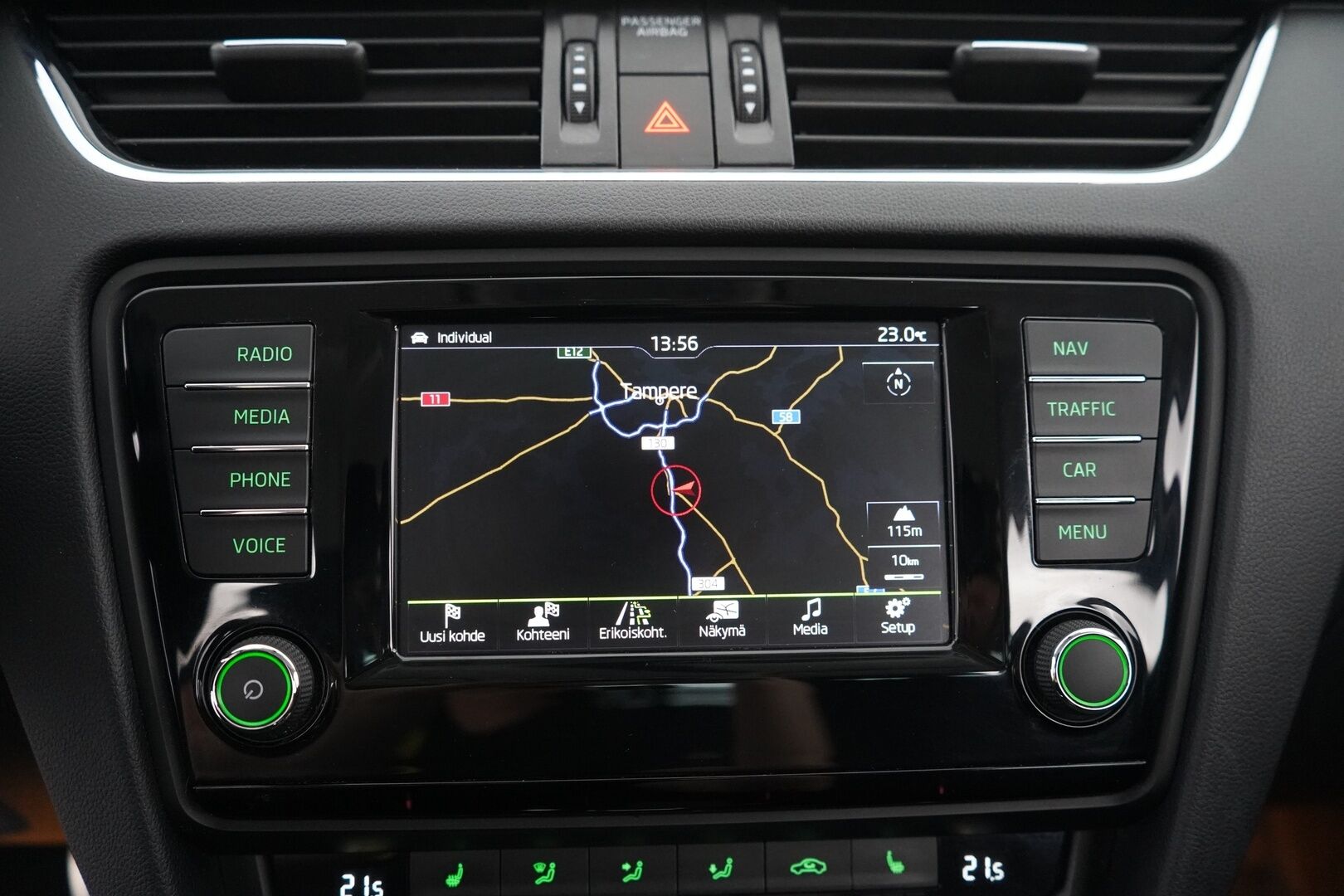 Skoda Octavia 2017 Combi 1,8 TSI 4x4 Scout DSG Autom. - | ACC | Webasto | Keyless | Koukku | Sähkökontti | Navi | Appconnect | Suomi-auto | Kahdet renkaat alumiinivanteilla | Särmä huoltohistoria |