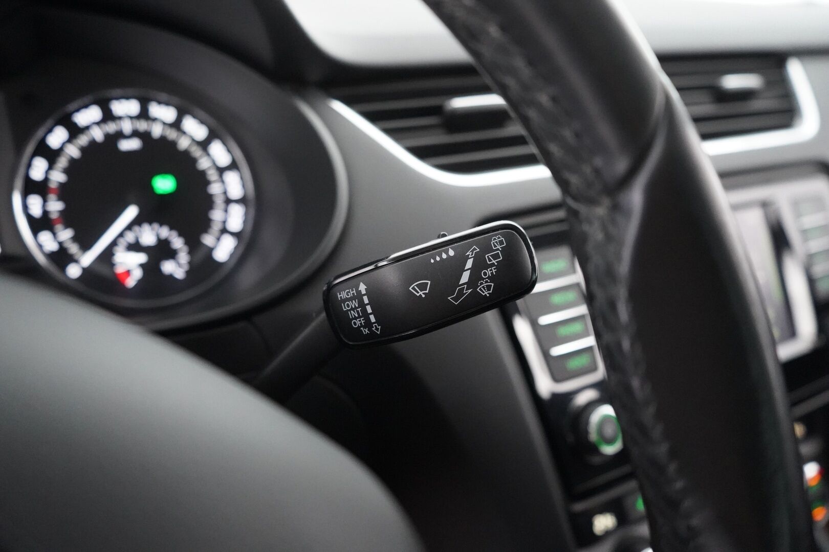 Skoda Octavia 2017 Combi 1,8 TSI 4x4 Scout DSG Autom. - | ACC | Webasto | Keyless | Koukku | Sähkökontti | Navi | Appconnect | Suomi-auto | Kahdet renkaat alumiinivanteilla | Särmä huoltohistoria |