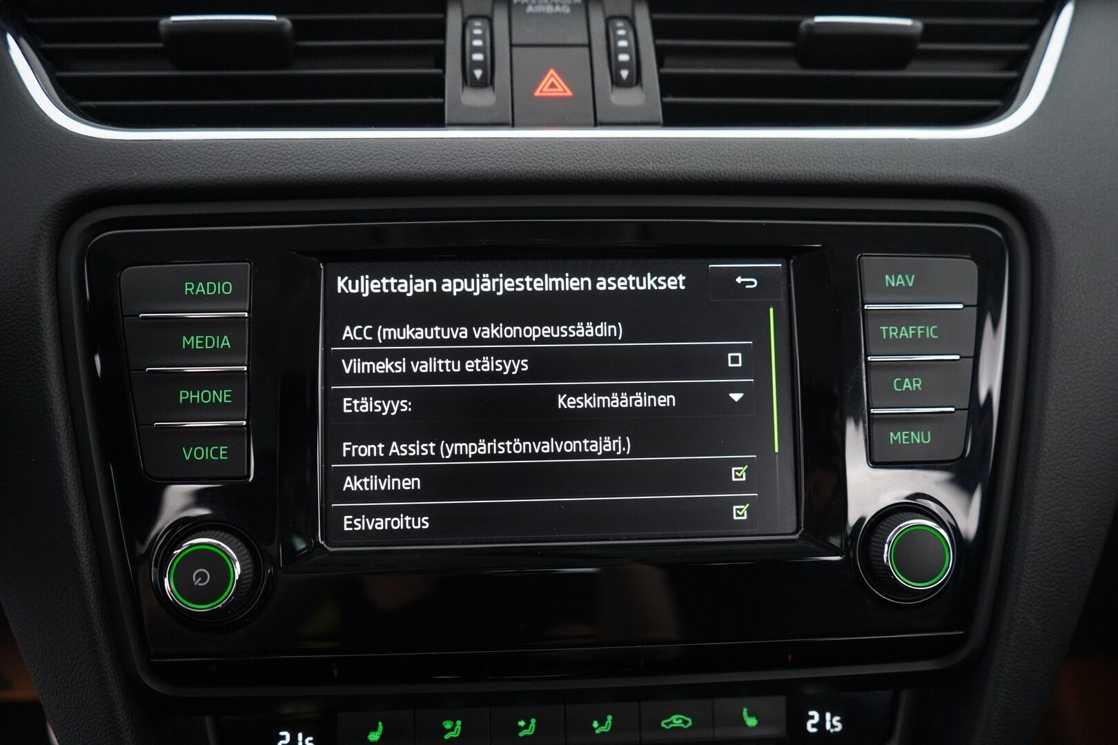 Skoda Octavia 2017 Combi 1,8 TSI 4x4 Scout DSG Autom. - | ACC | Webasto | Keyless | Koukku | Sähkökontti | Navi | Appconnect | Suomi-auto | Kahdet renkaat alumiinivanteilla | Särmä huoltohistoria |