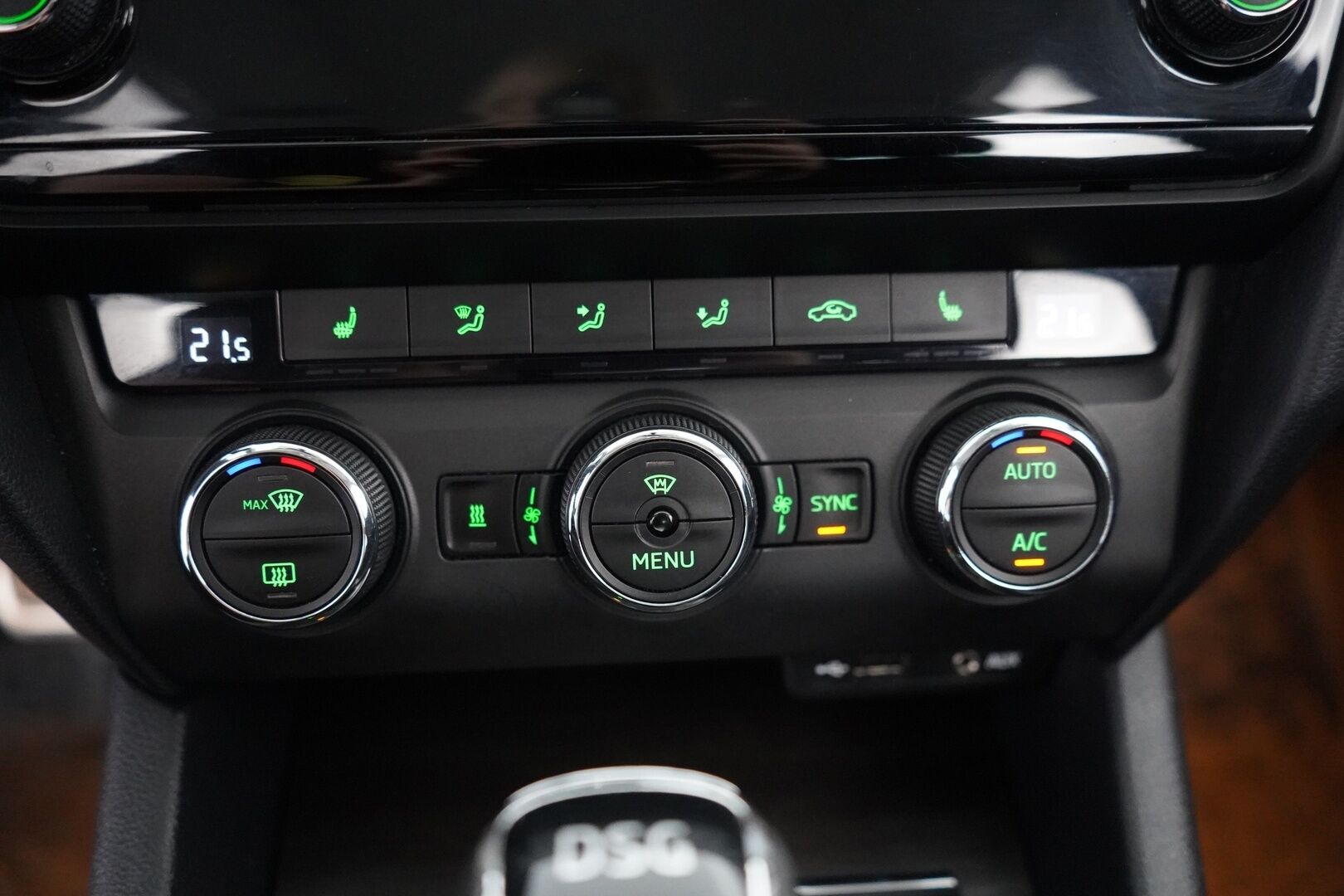 Skoda Octavia 2017 Combi 1,8 TSI 4x4 Scout DSG Autom. - | ACC | Webasto | Keyless | Koukku | Sähkökontti | Navi | Appconnect | Suomi-auto | Kahdet renkaat alumiinivanteilla | Särmä huoltohistoria |