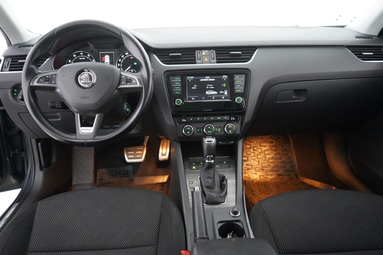 Skoda Octavia 2017 Combi 1,8 TSI 4x4 Scout DSG Autom. - | ACC | Webasto | Keyless | Koukku | Sähkökontti | Navi | Appconnect | Suomi-auto | Kahdet renkaat alumiinivanteilla | Särmä huoltohistoria |
