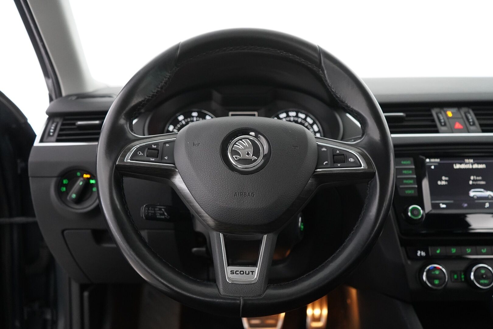 Skoda Octavia 2017 Combi 1,8 TSI 4x4 Scout DSG Autom. - | ACC | Webasto | Keyless | Koukku | Sähkökontti | Navi | Appconnect | Suomi-auto | Kahdet renkaat alumiinivanteilla | Särmä huoltohistoria |