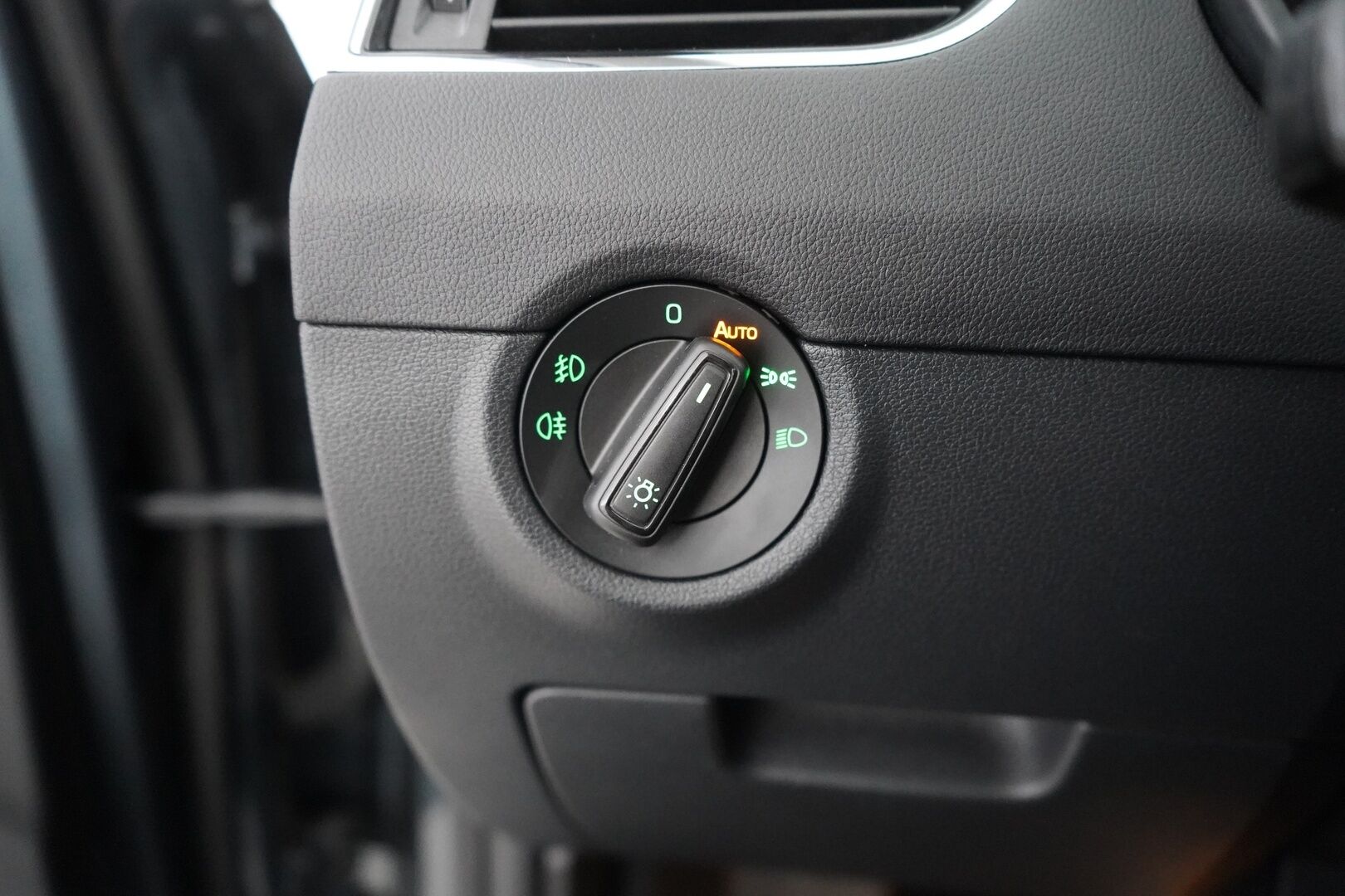Skoda Octavia 2017 Combi 1,8 TSI 4x4 Scout DSG Autom. - | ACC | Webasto | Keyless | Koukku | Sähkökontti | Navi | Appconnect | Suomi-auto | Kahdet renkaat alumiinivanteilla | Särmä huoltohistoria |