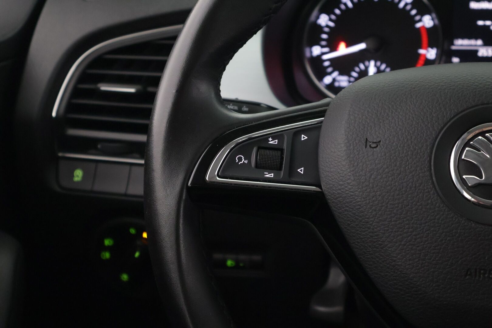 Skoda Fabia 2017 *Combi 1,2 TSI 110 Ambition DSG Autom* Vakionopeudensäädin / Bluetooth / 1-omisteinen / Suomi-auto / tutkat takana* - 1-omisteinen / Suomi-auto / Kattavat huollot