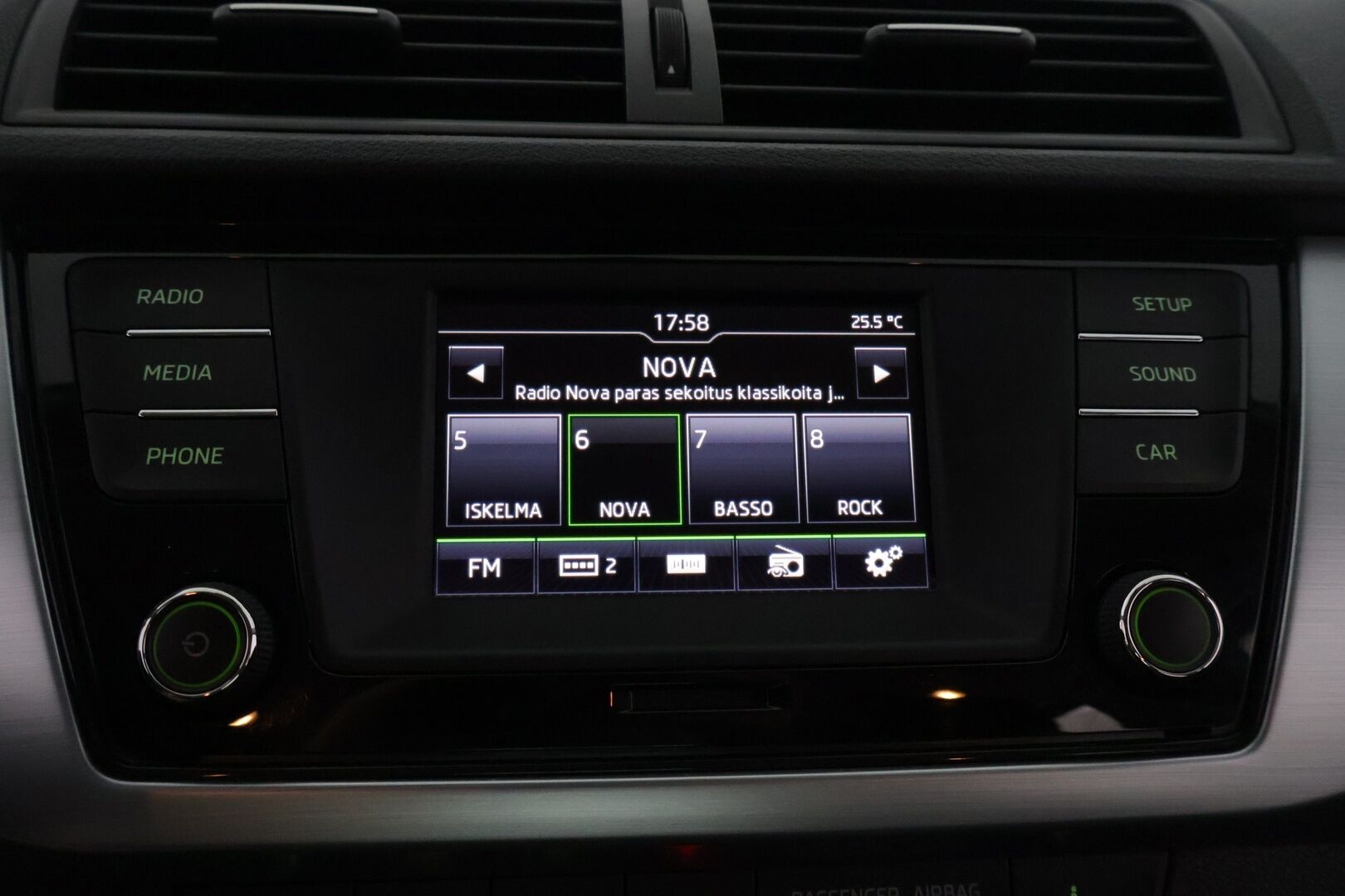 Skoda Fabia 2017 *Combi 1,2 TSI 110 Ambition DSG Autom* Vakionopeudensäädin / Bluetooth / 1-omisteinen / Suomi-auto / tutkat takana* - 1-omisteinen / Suomi-auto / Kattavat huollot