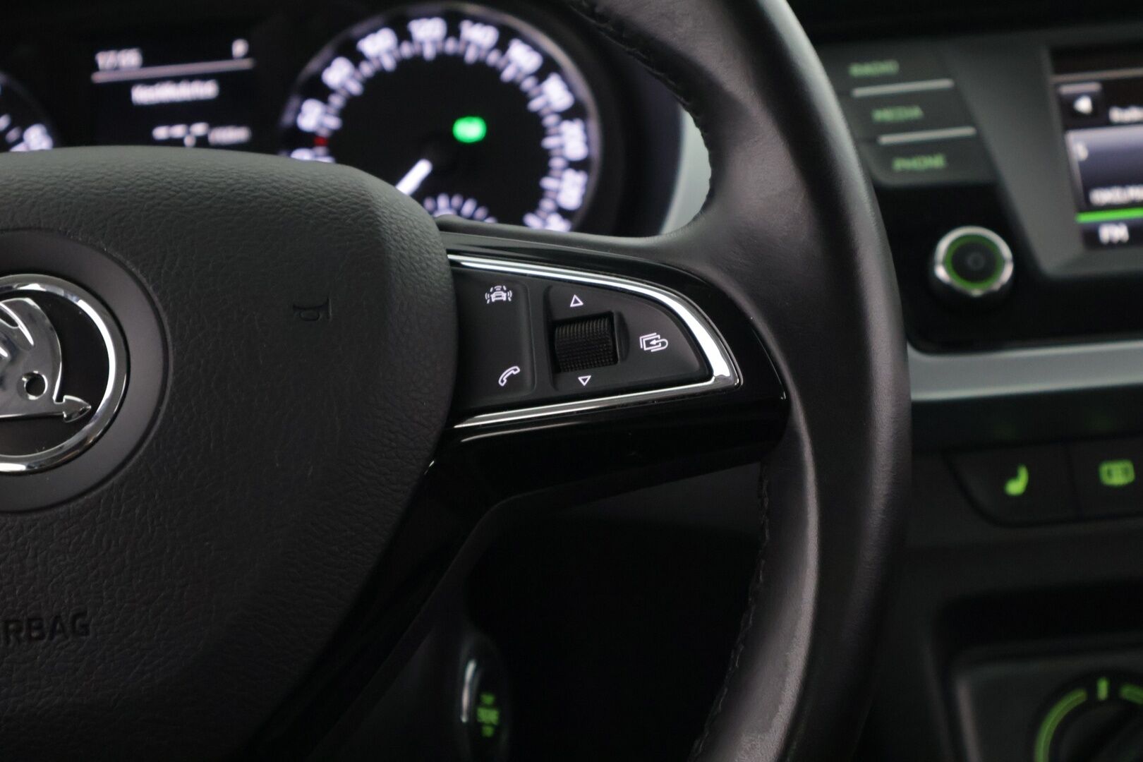Skoda Fabia 2017 *Combi 1,2 TSI 110 Ambition DSG Autom* Vakionopeudensäädin / Bluetooth / 1-omisteinen / Suomi-auto / tutkat takana* - 1-omisteinen / Suomi-auto / Kattavat huollot