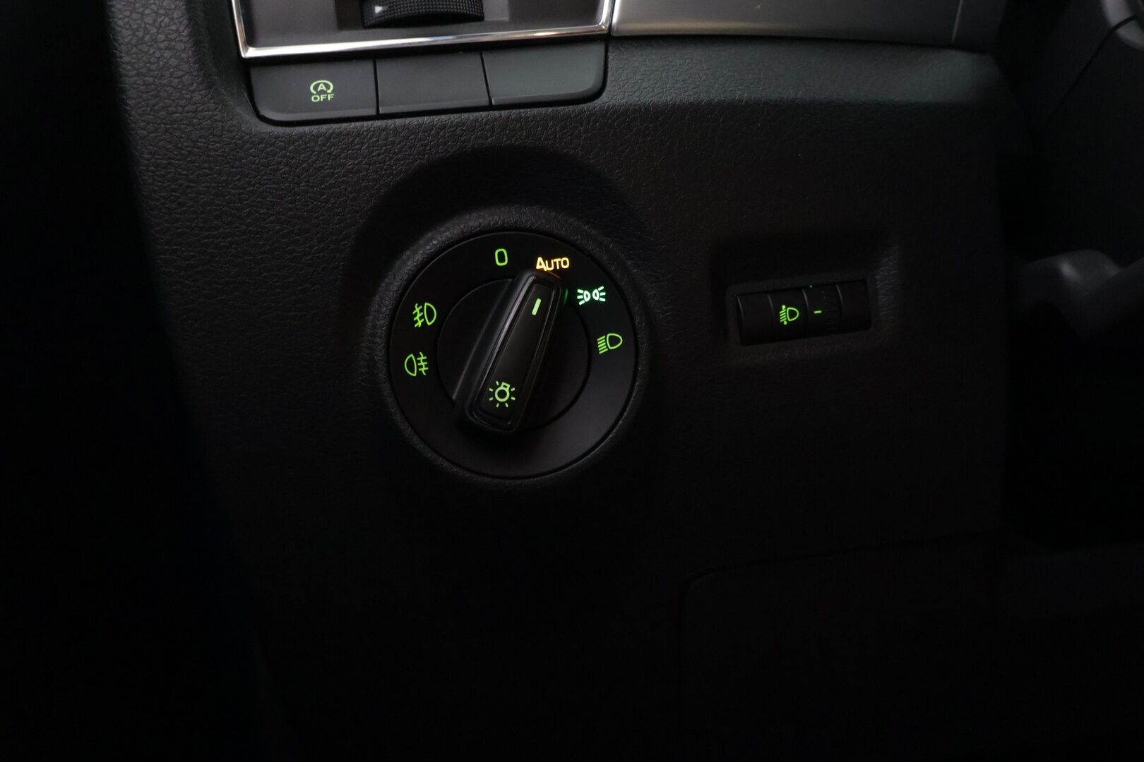 Skoda Fabia 2017 *Combi 1,2 TSI 110 Ambition DSG Autom* Vakionopeudensäädin / Bluetooth / 1-omisteinen / Suomi-auto / tutkat takana* - 1-omisteinen / Suomi-auto / Kattavat huollot