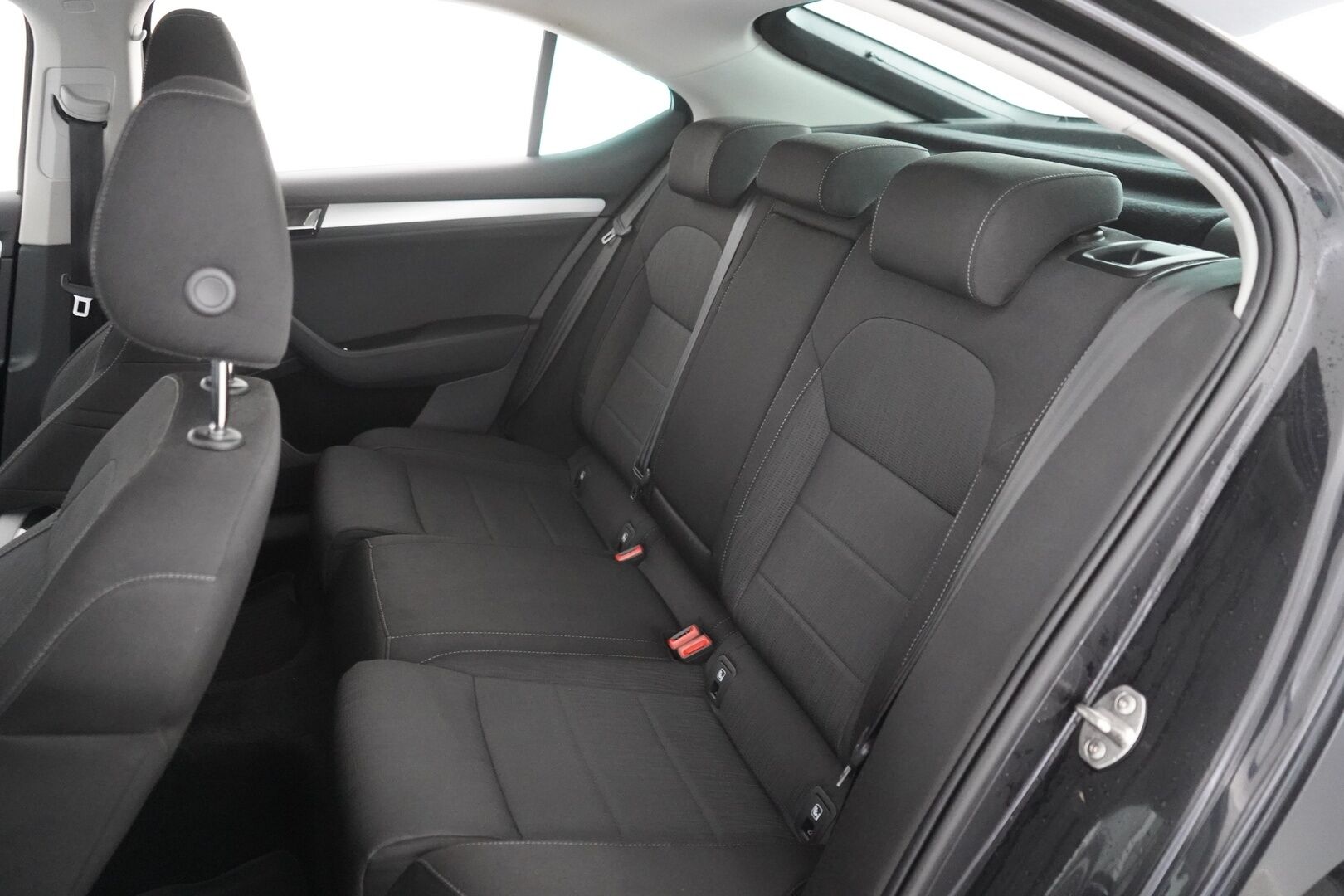 Skoda Superb 2017 MYYDÄÄN HUUTOKAUPAT.COM - Suomi-auto | Tutkat | Vakkari | Xenon | KeylessGo | Kahdet renkaat aluvantein