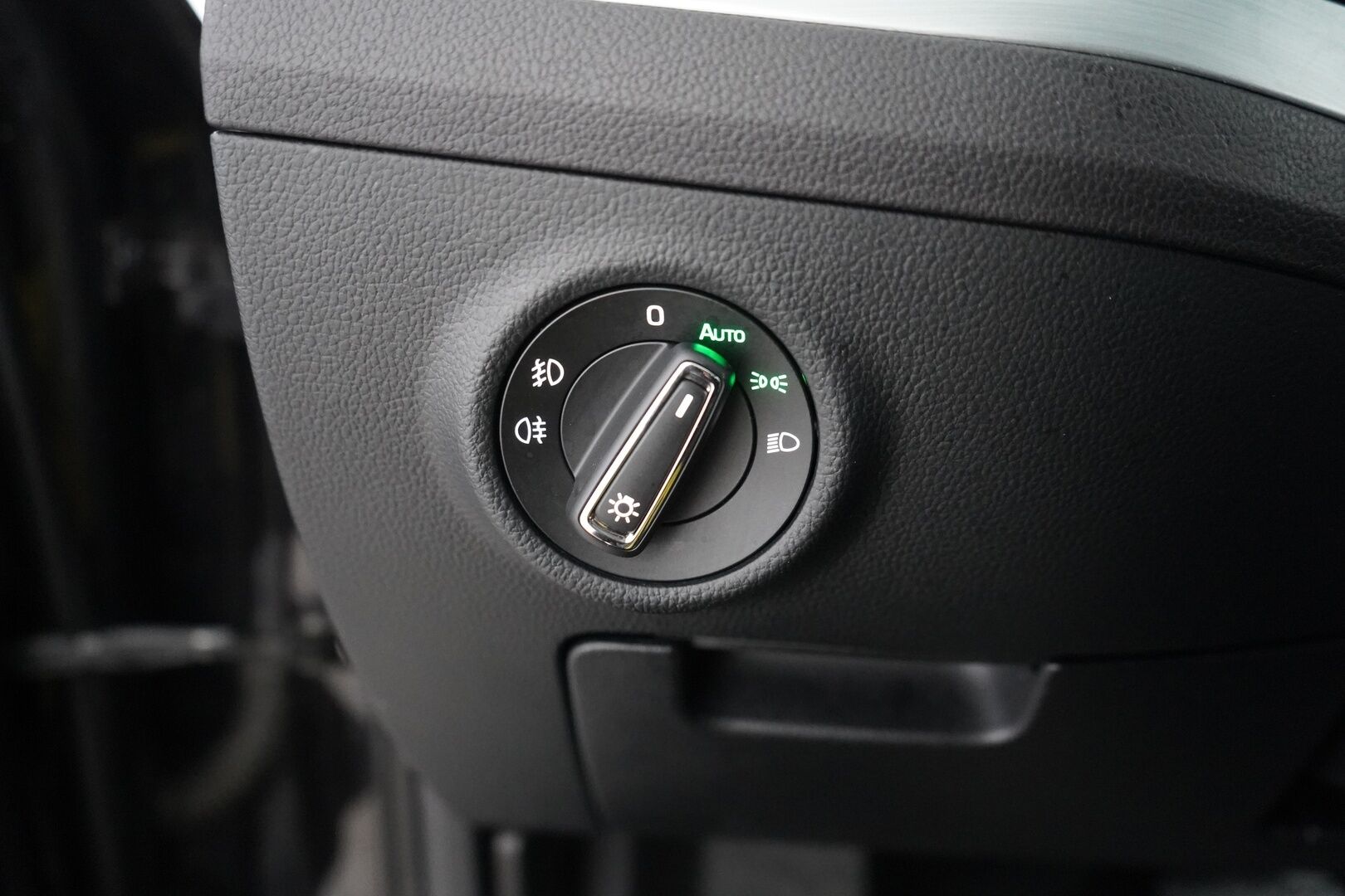 Skoda Superb 2017 MYYDÄÄN HUUTOKAUPAT.COM - Suomi-auto | Tutkat | Vakkari | Xenon | KeylessGo | Kahdet renkaat aluvantein