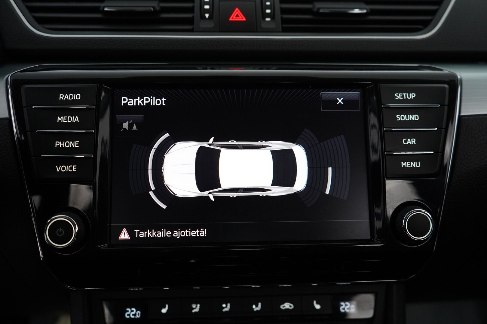 Skoda Superb 2017 MYYDÄÄN HUUTOKAUPAT.COM - Suomi-auto | Tutkat | Vakkari | Xenon | KeylessGo | Kahdet renkaat aluvantein