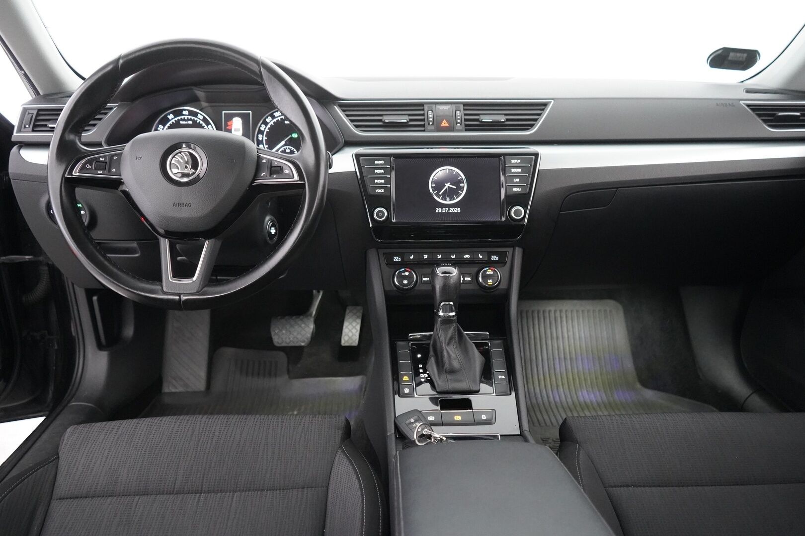 Skoda Superb 2017 MYYDÄÄN HUUTOKAUPAT.COM - Suomi-auto | Tutkat | Vakkari | Xenon | KeylessGo | Kahdet renkaat aluvantein