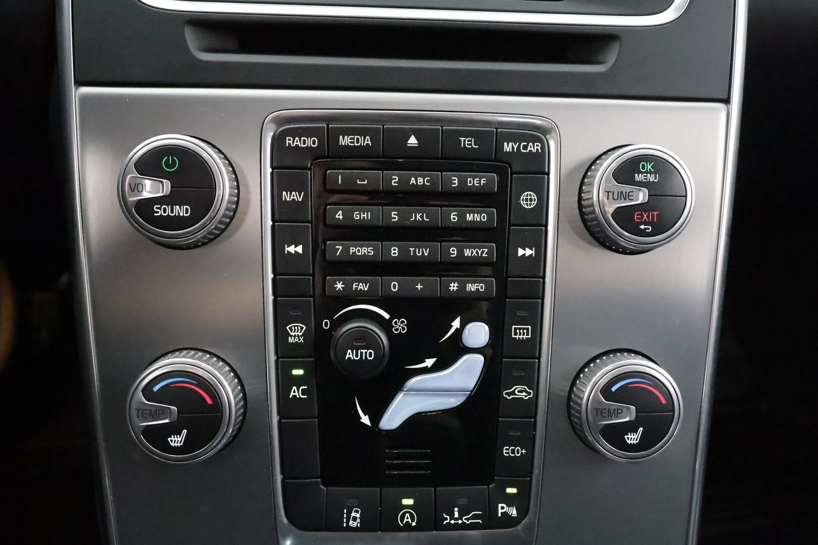 Volvo V60 Cross Country 2017 D4 Summum aut - 1.Om Suomi-auto | * ACC | Webasto | Koukku | H&K | Muistipenkki | Aktiiv.Xenon | NAVI | Nahat | Keyless | Kaistavahti