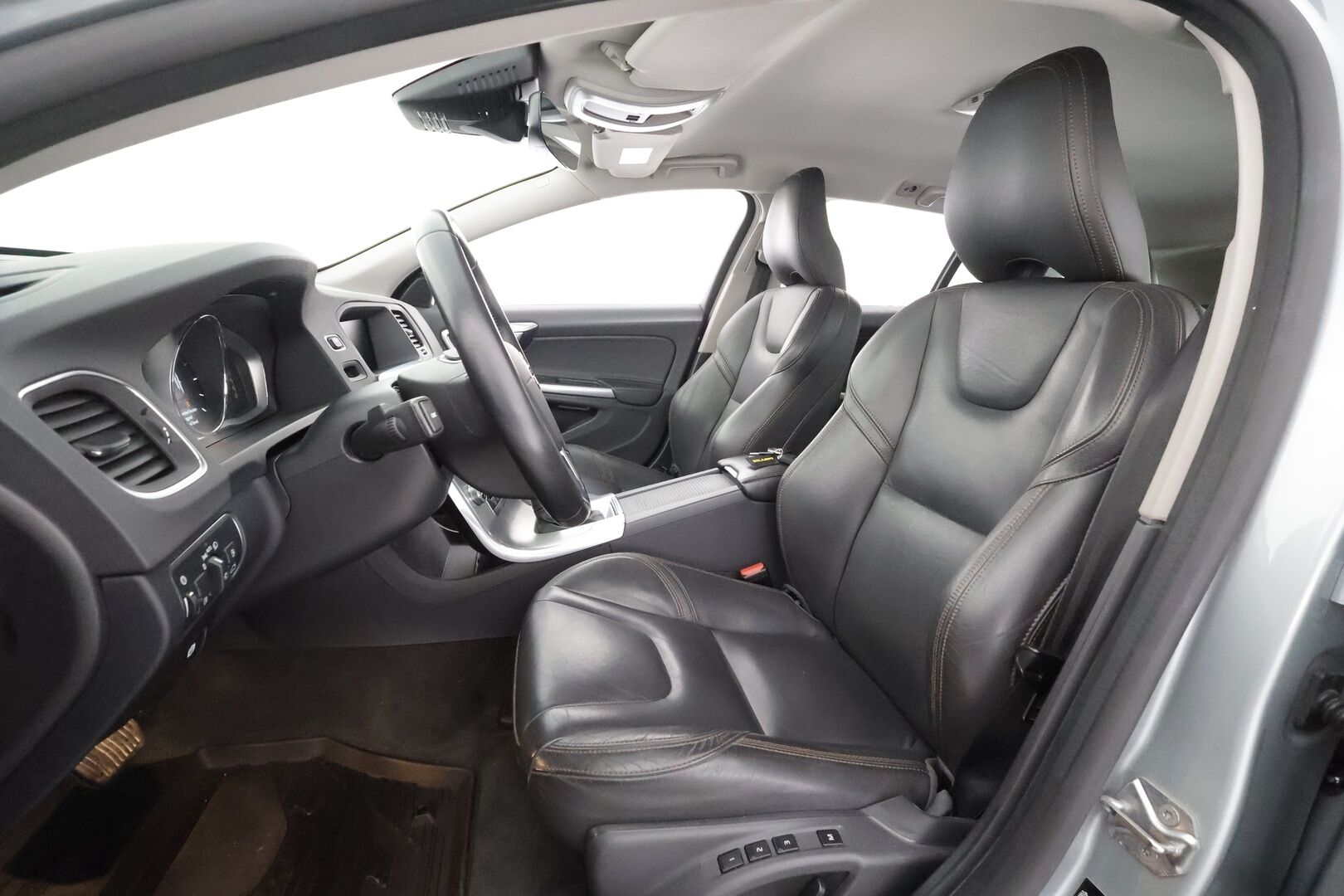 Volvo V60 Cross Country 2017 D4 Summum aut - 1.Om Suomi-auto | * ACC | Webasto | Koukku | H&K | Muistipenkki | Aktiiv.Xenon | NAVI | Nahat | Keyless | Kaistavahti