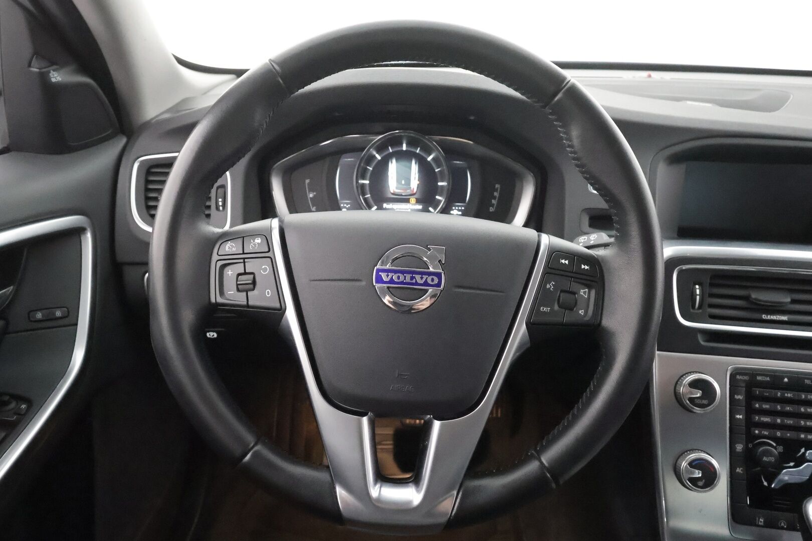Volvo V60 Cross Country 2017 D4 Summum aut - 1.Om Suomi-auto | * ACC | Webasto | Koukku | H&K | Muistipenkki | Aktiiv.Xenon | NAVI | Nahat | Keyless | Kaistavahti