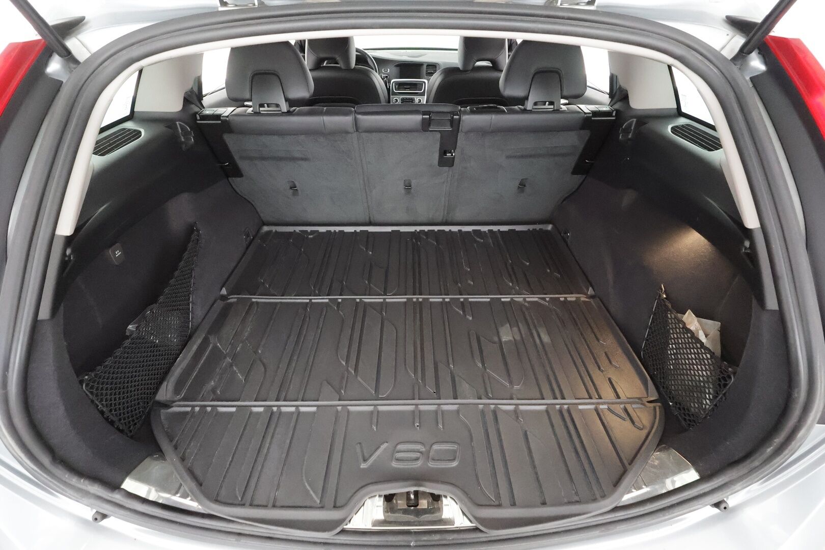 Volvo V60 Cross Country 2017 D4 Summum aut - 1.Om Suomi-auto | * ACC | Webasto | Koukku | H&K | Muistipenkki | Aktiiv.Xenon | NAVI | Nahat | Keyless | Kaistavahti