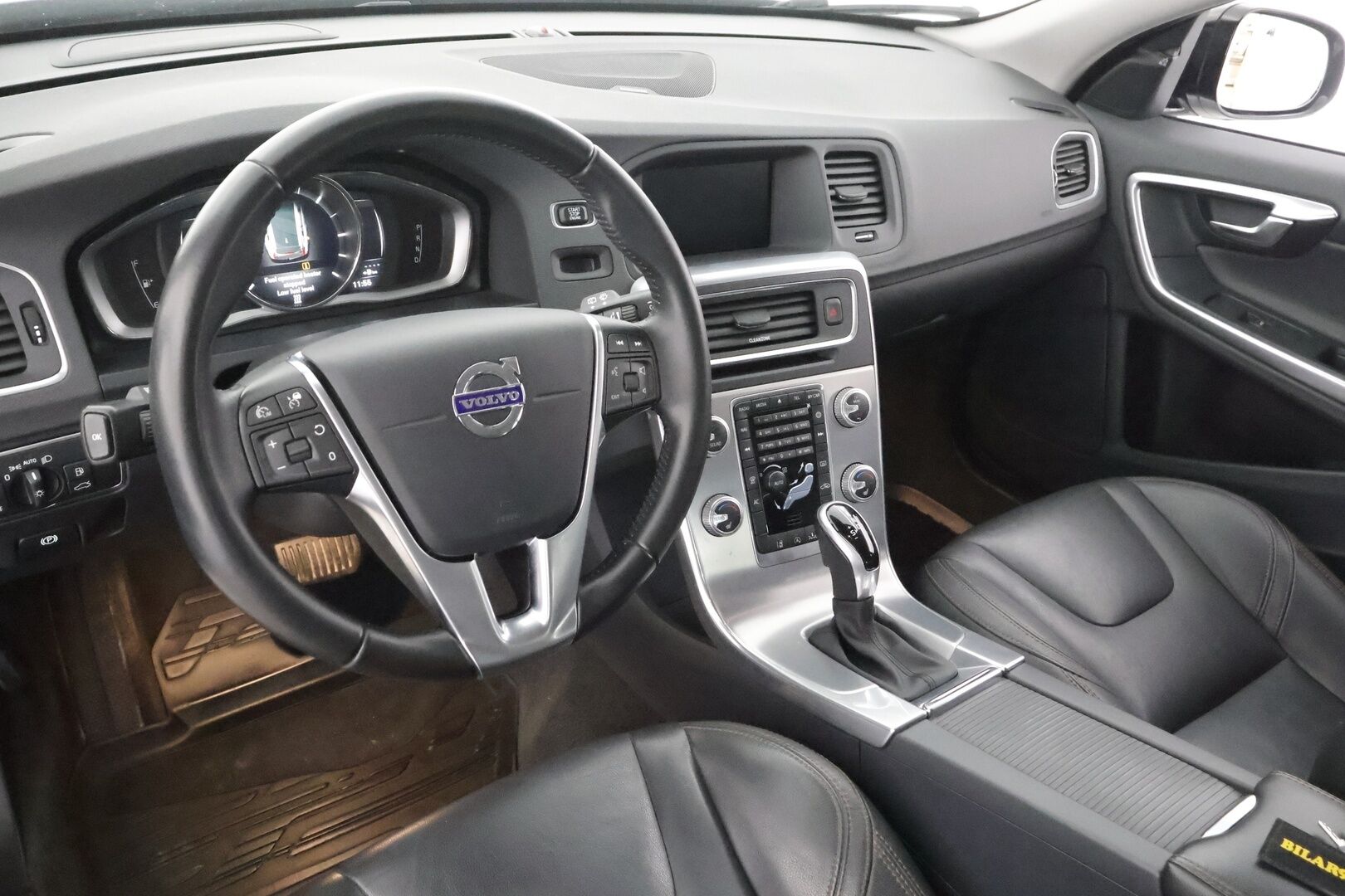 Volvo V60 Cross Country 2017 D4 Summum aut - 1.Om Suomi-auto | * ACC | Webasto | Koukku | H&K | Muistipenkki | Aktiiv.Xenon | NAVI | Nahat | Keyless | Kaistavahti