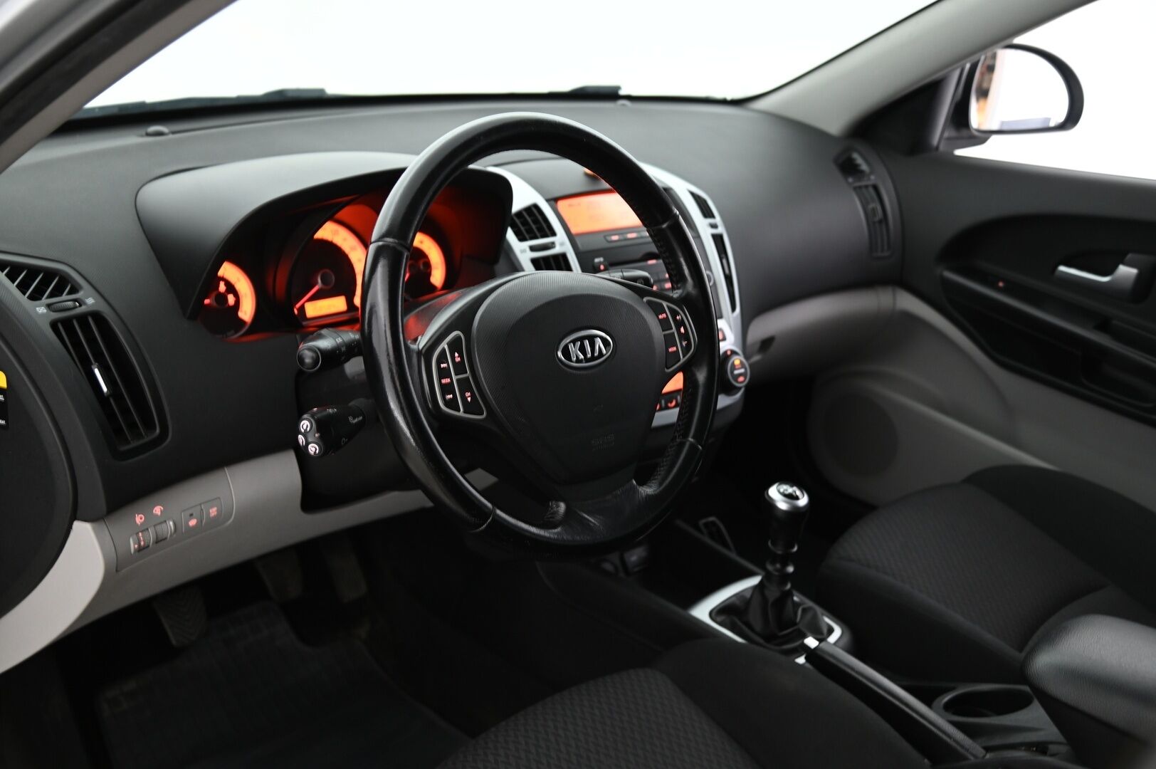 Kia cee'd 2009 1,6 EX SW / -Yritys Outlet Myydään vain yrityksille!* - Vakkari ! | Lohko! | Koukku! | Suomi-Auto! |