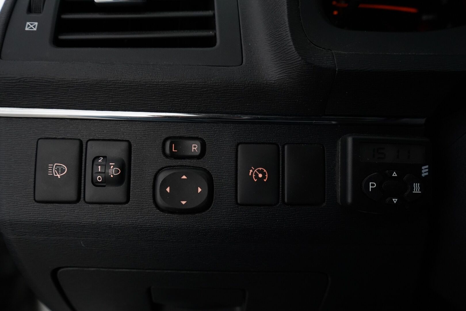 Toyota Avensis 2009 YritysOutlet - Myydään vain yrityksille - Kahdet renkaat / Särmä huoltohistoria / Kattavat varusteet